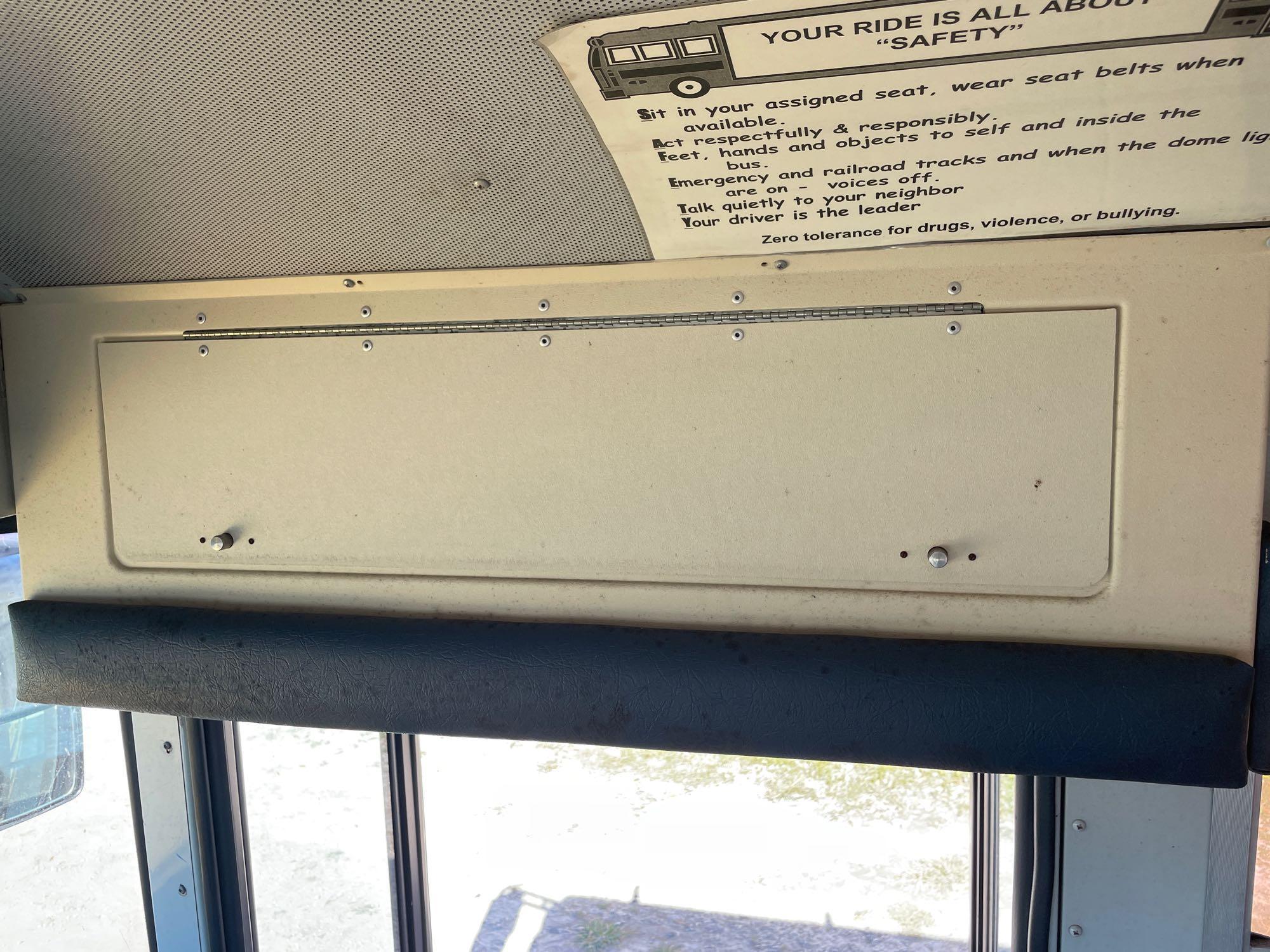 2003 IC Corporation 3000IC 71 Passenger Bus