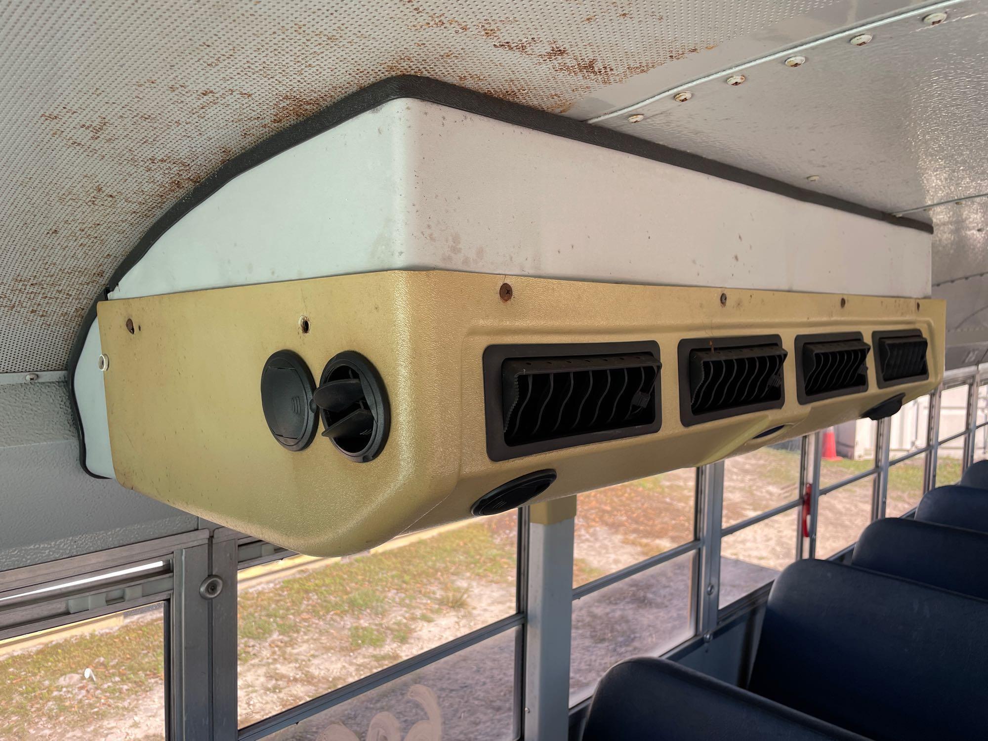 2003 IC Corporation 3000IC 71 Passenger Bus