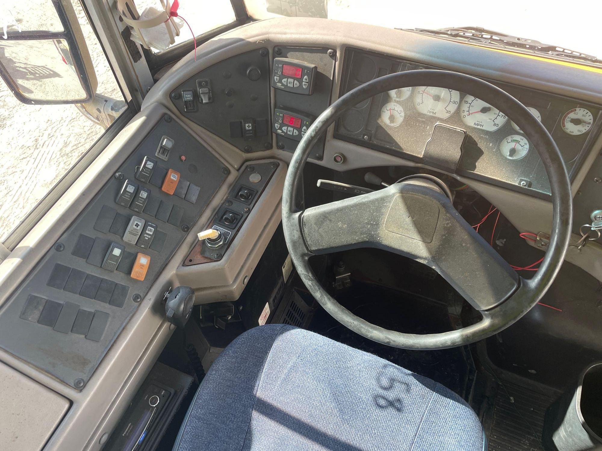 2003 IC Corporation 3000IC 71 Passenger Bus