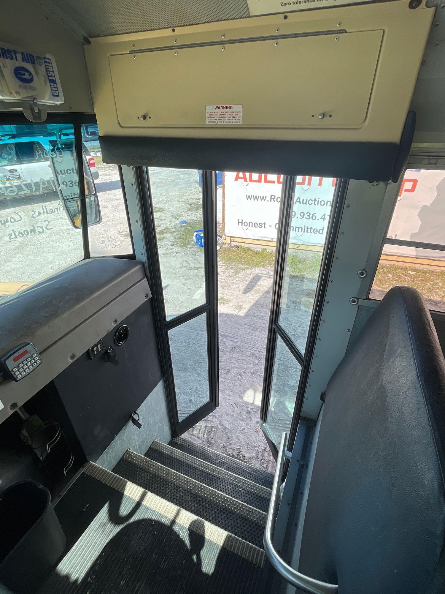 2003 IC Corporation 3000IC 71 Passenger Bus