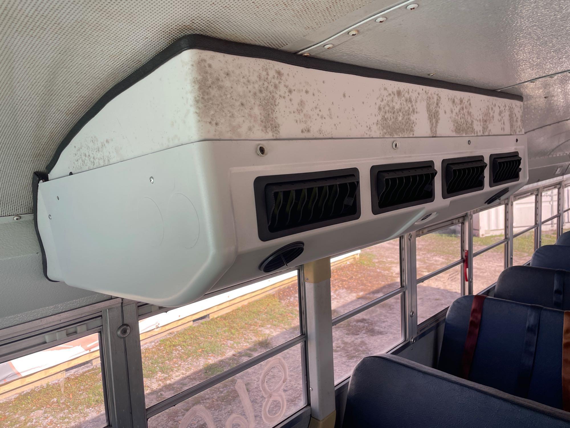 2003 IC Corporation 3000IC 71 Passenger Bus