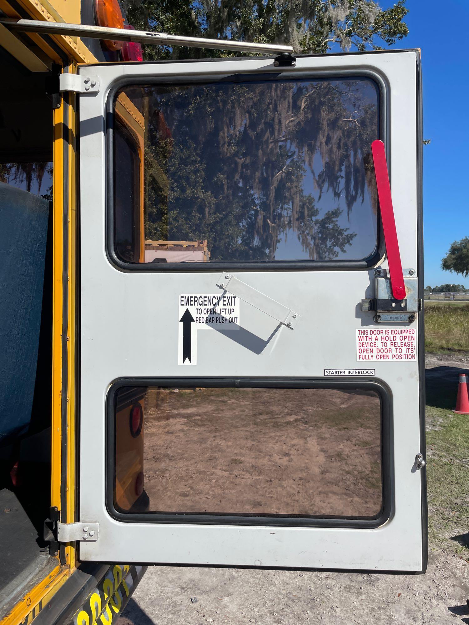2003 IC Corporation 3000IC 71 Passenger Bus