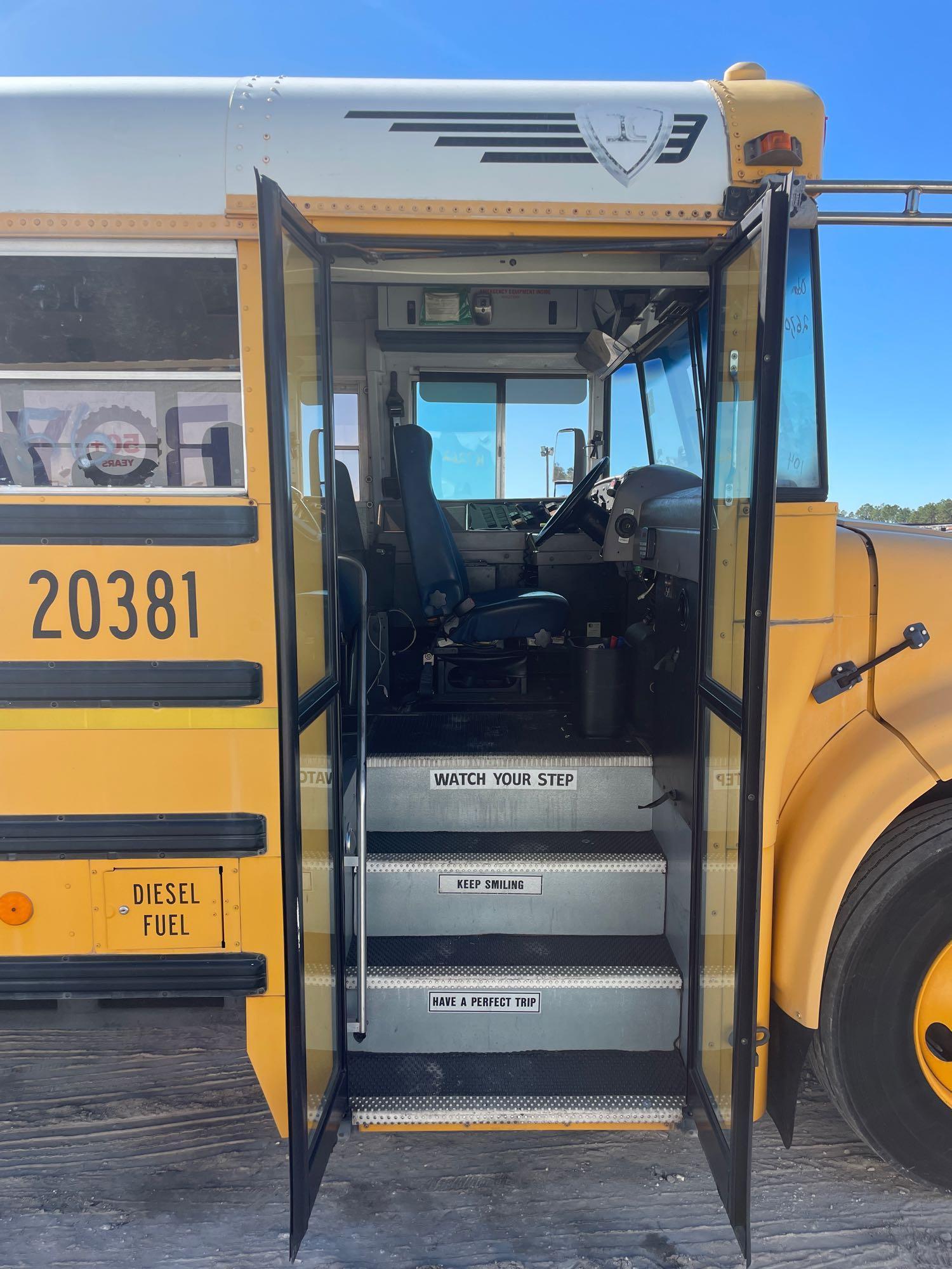 2003 IC Corporation 3000IC 71 Passenger Bus