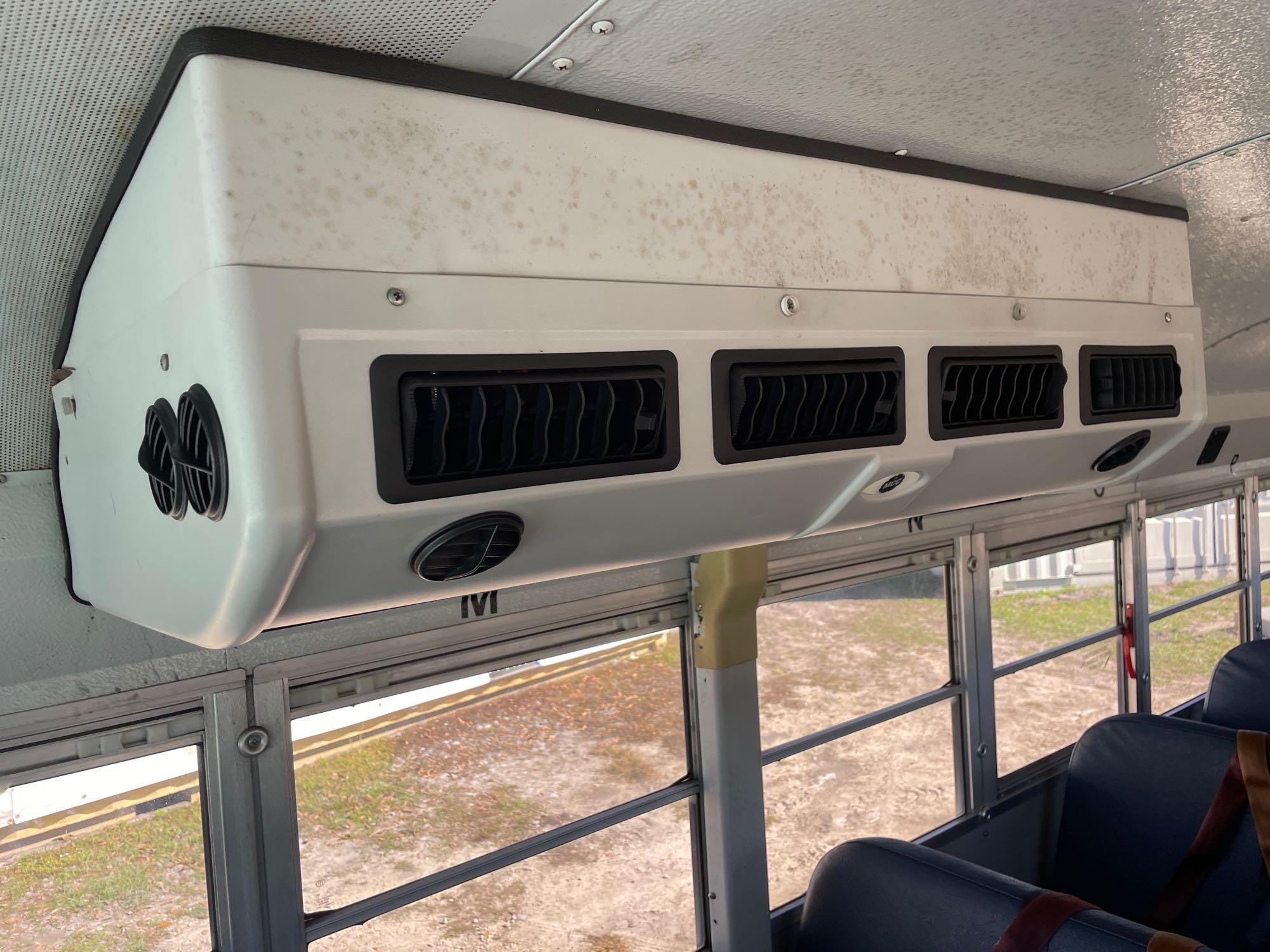 2003 IC Corporation 3000IC 71 Passenger Bus