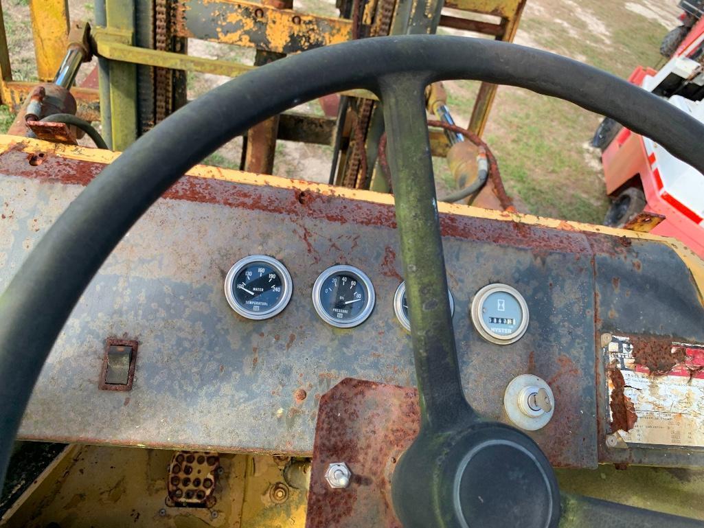 Hyster RT 820 A Rough-Terrain Forklift