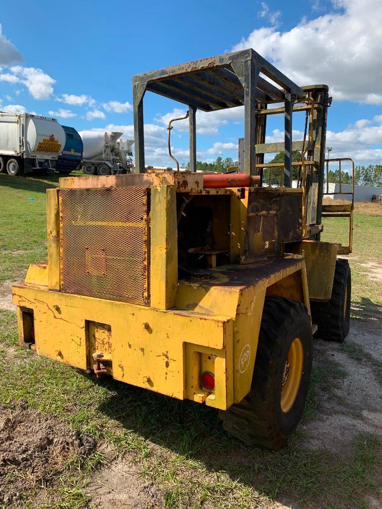 Hyster RT 820 A Rough-Terrain Forklift