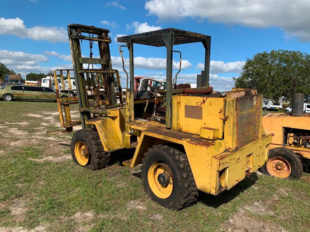Hyster RT 820 A Rough-Terrain Forklift