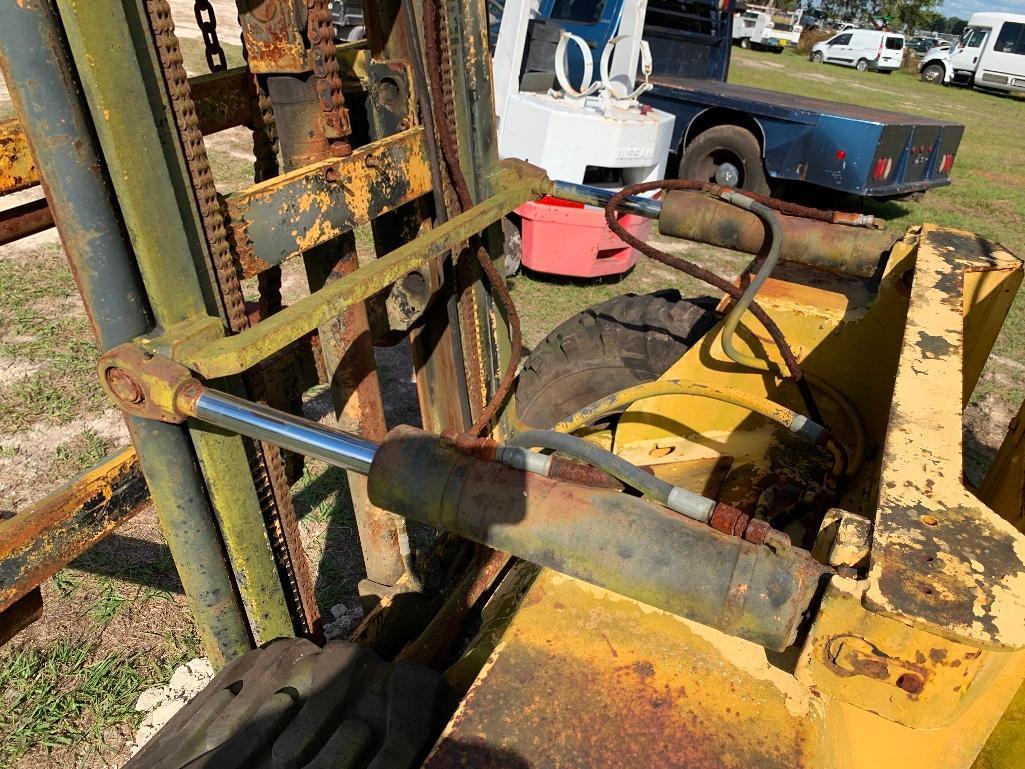 Hyster RT 820 A Rough-Terrain Forklift