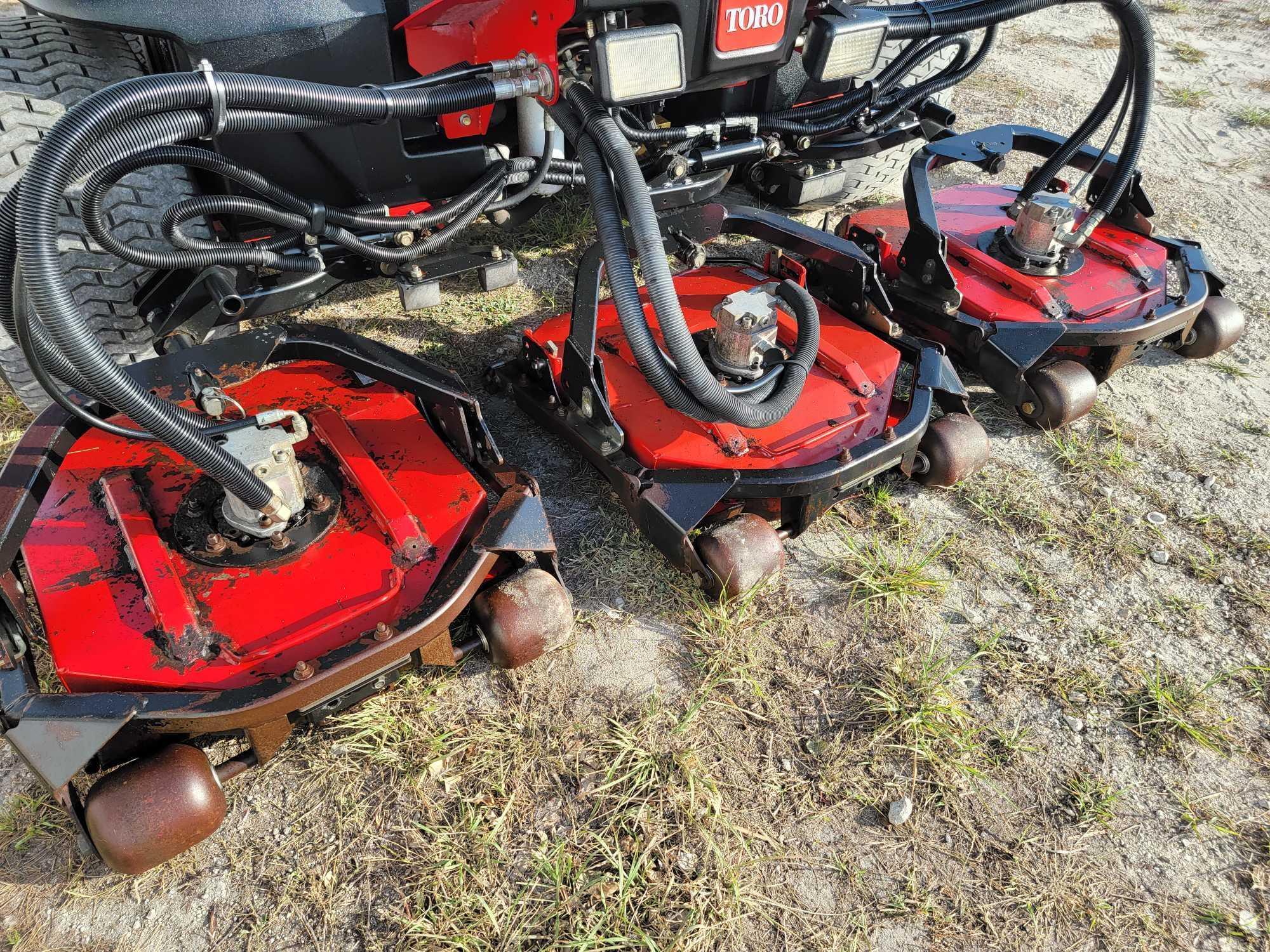 Toro Groundsmaster 4300D Crosstrax AWD 5 Deck Mower