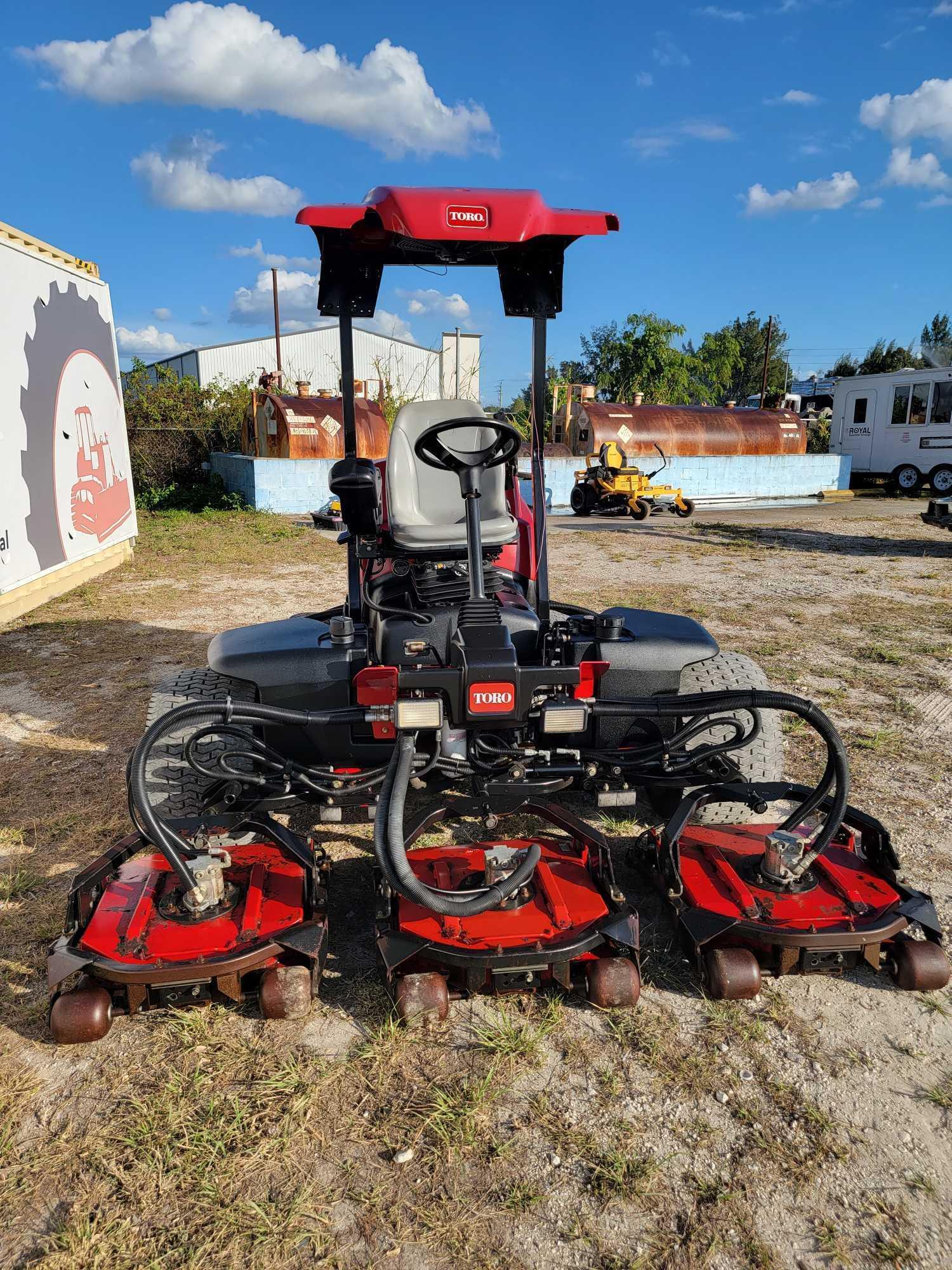 Toro Groundsmaster 4300D Crosstrax AWD 5 Deck Mower