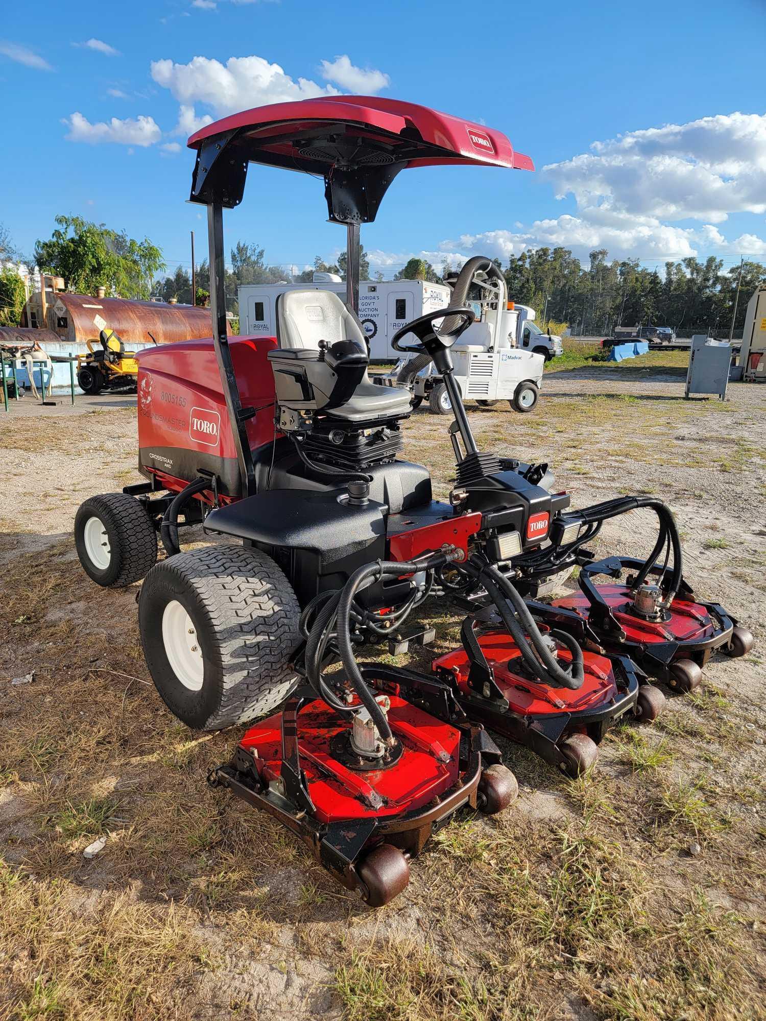 Toro Groundsmaster 4300D Crosstrax AWD 5 Deck Mower
