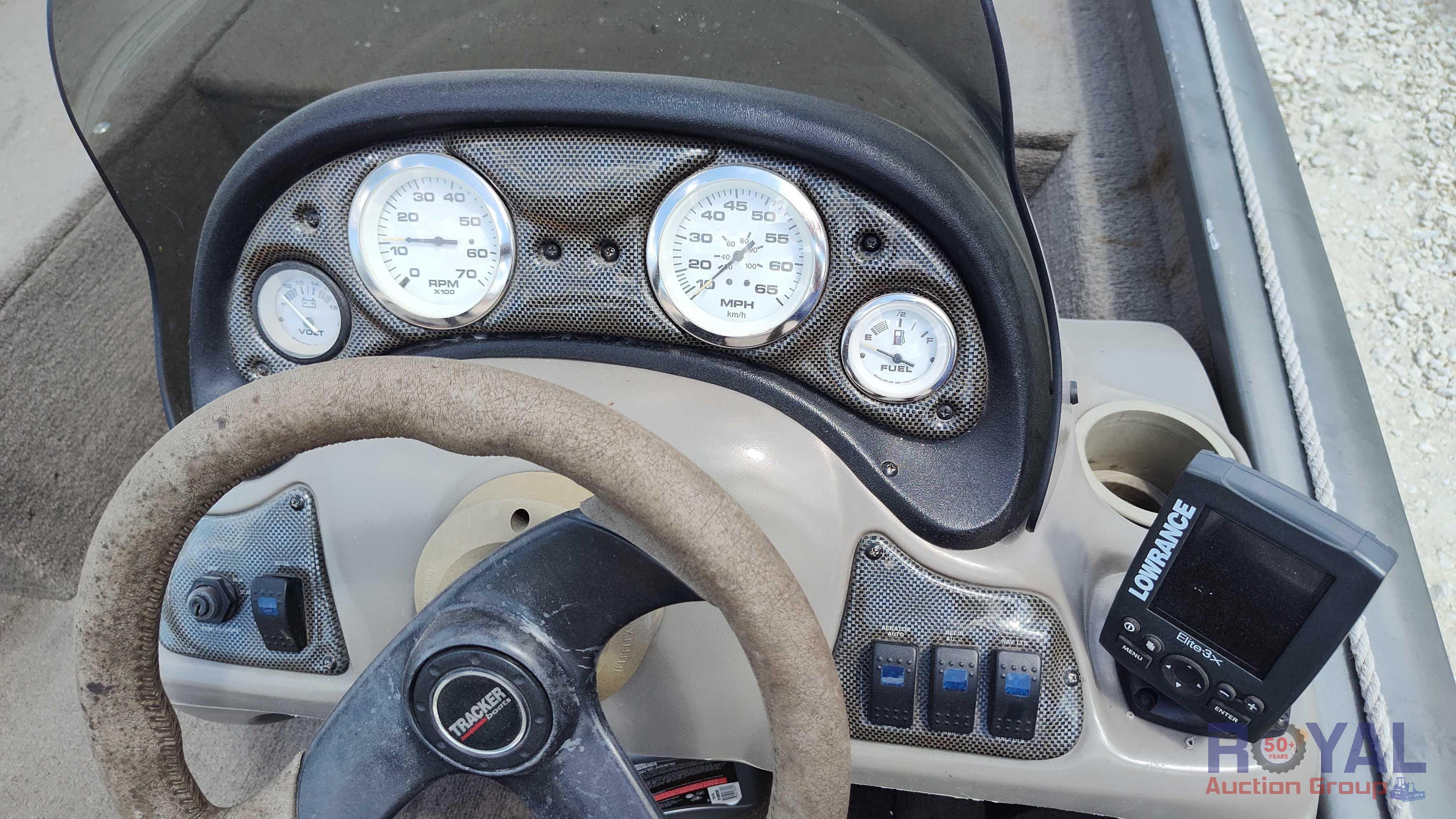 2004 Bass Tracker 18 FT Boat