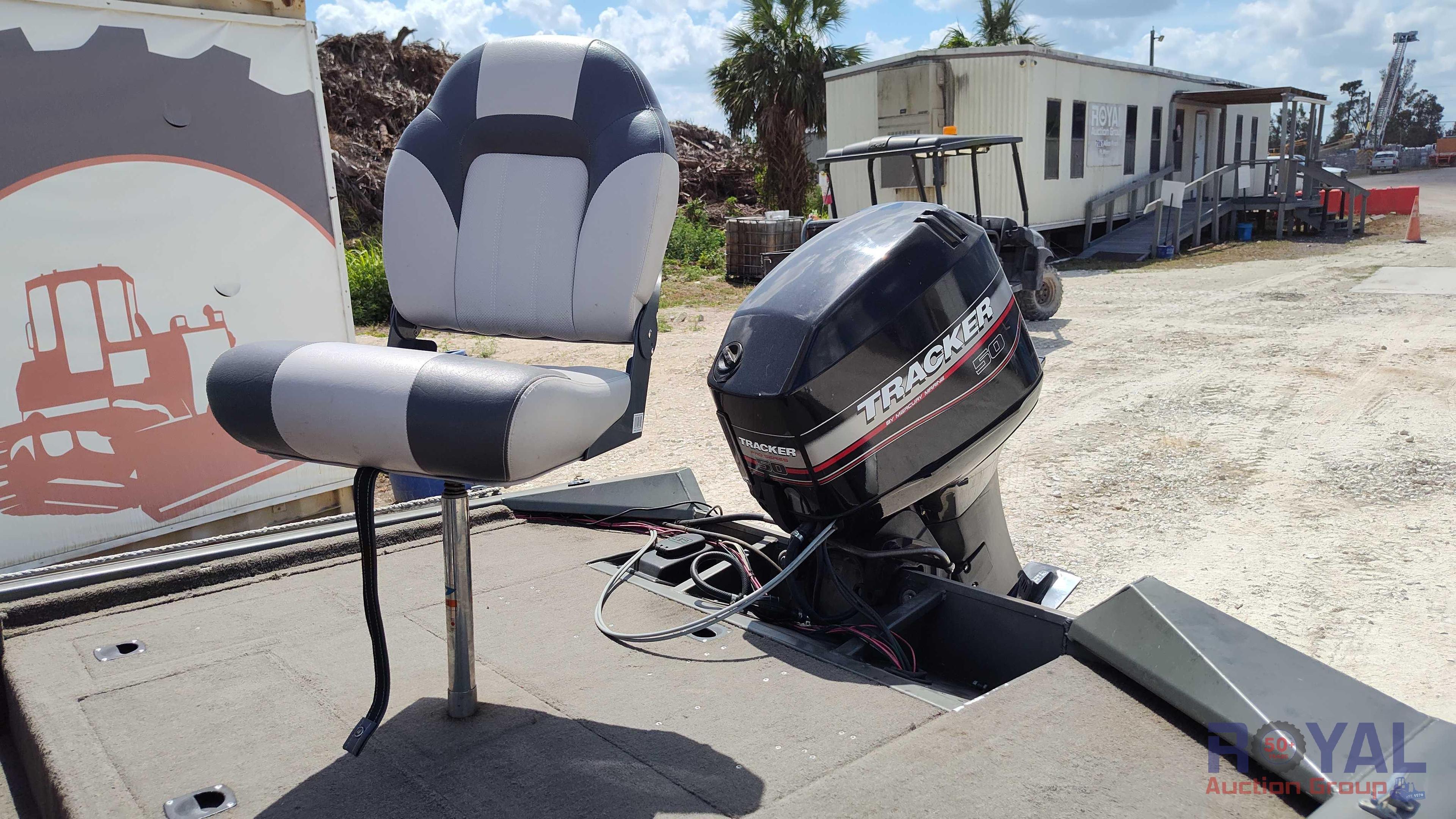 2004 Bass Tracker 18 FT Boat