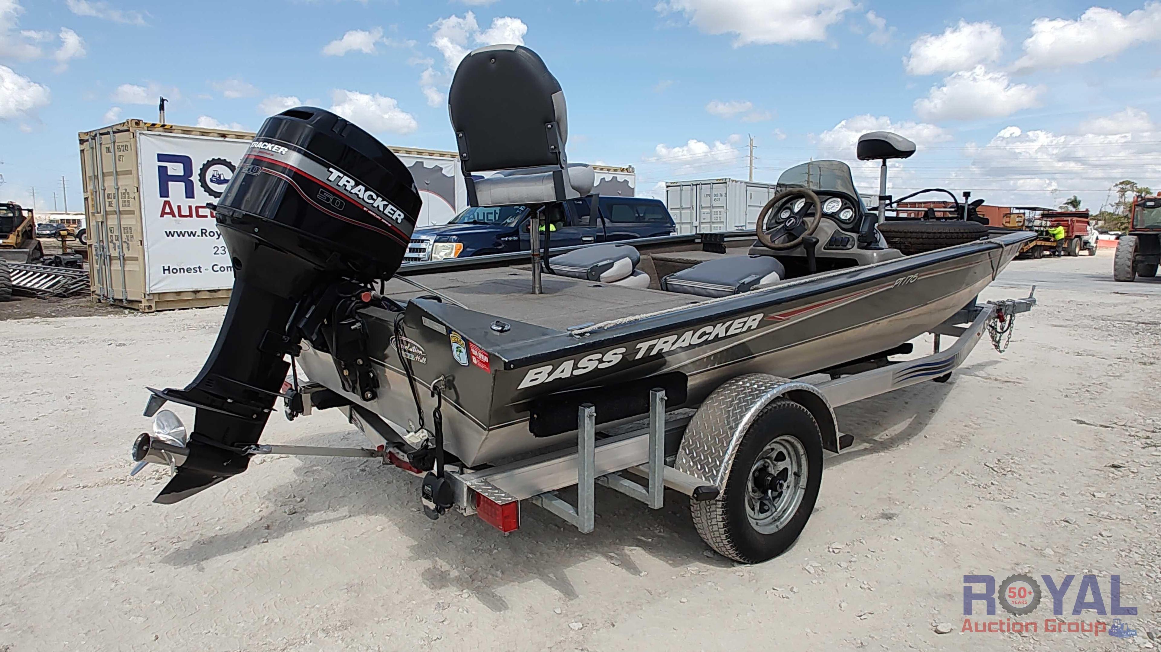 2004 Bass Tracker 18 FT Boat