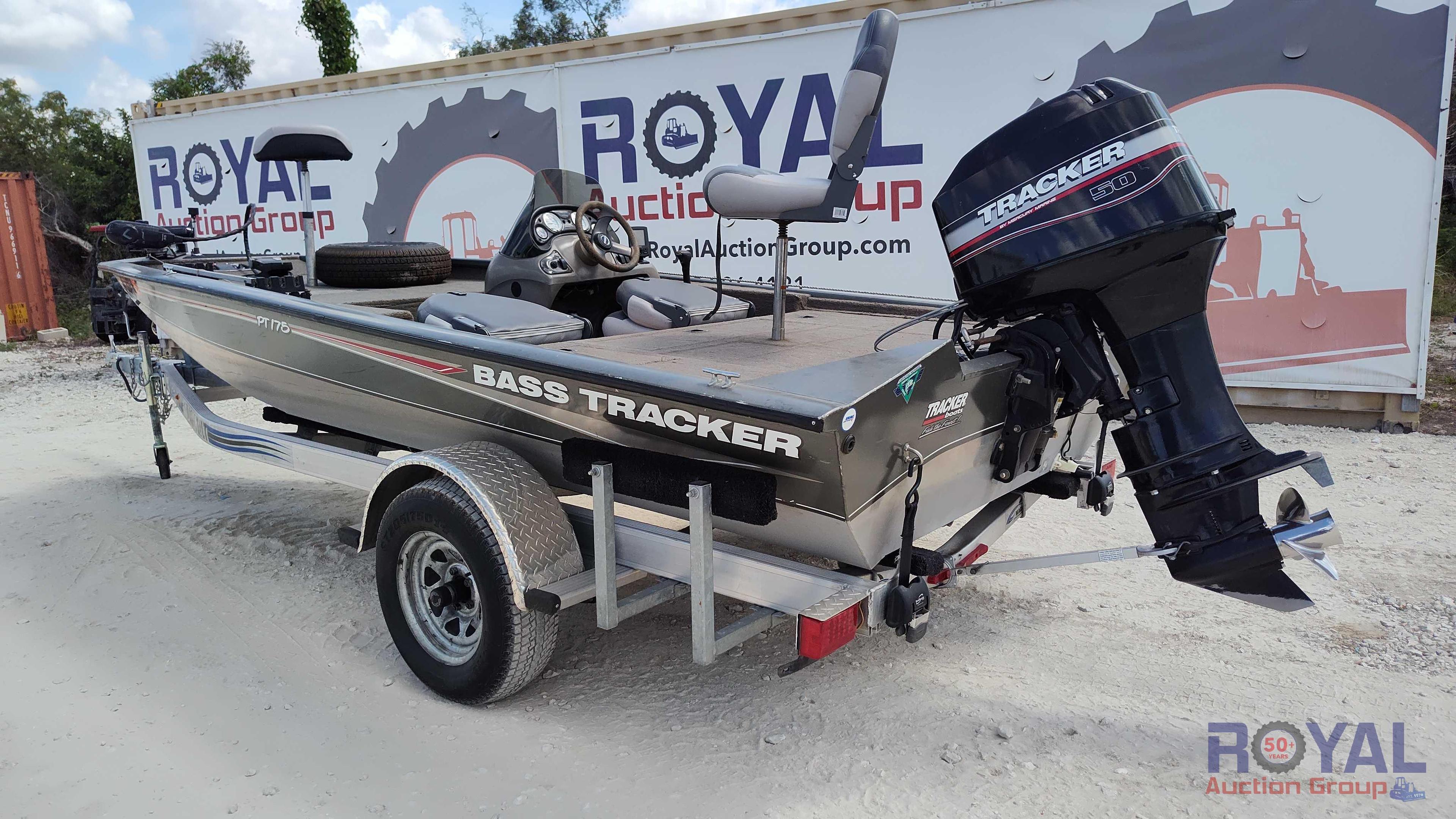 2004 Bass Tracker 18 FT Boat