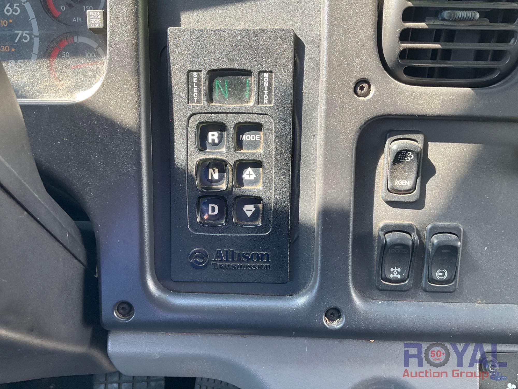 2015 Freightliner 108SD Heil 612-3201 Rear Loader Garbage Truck