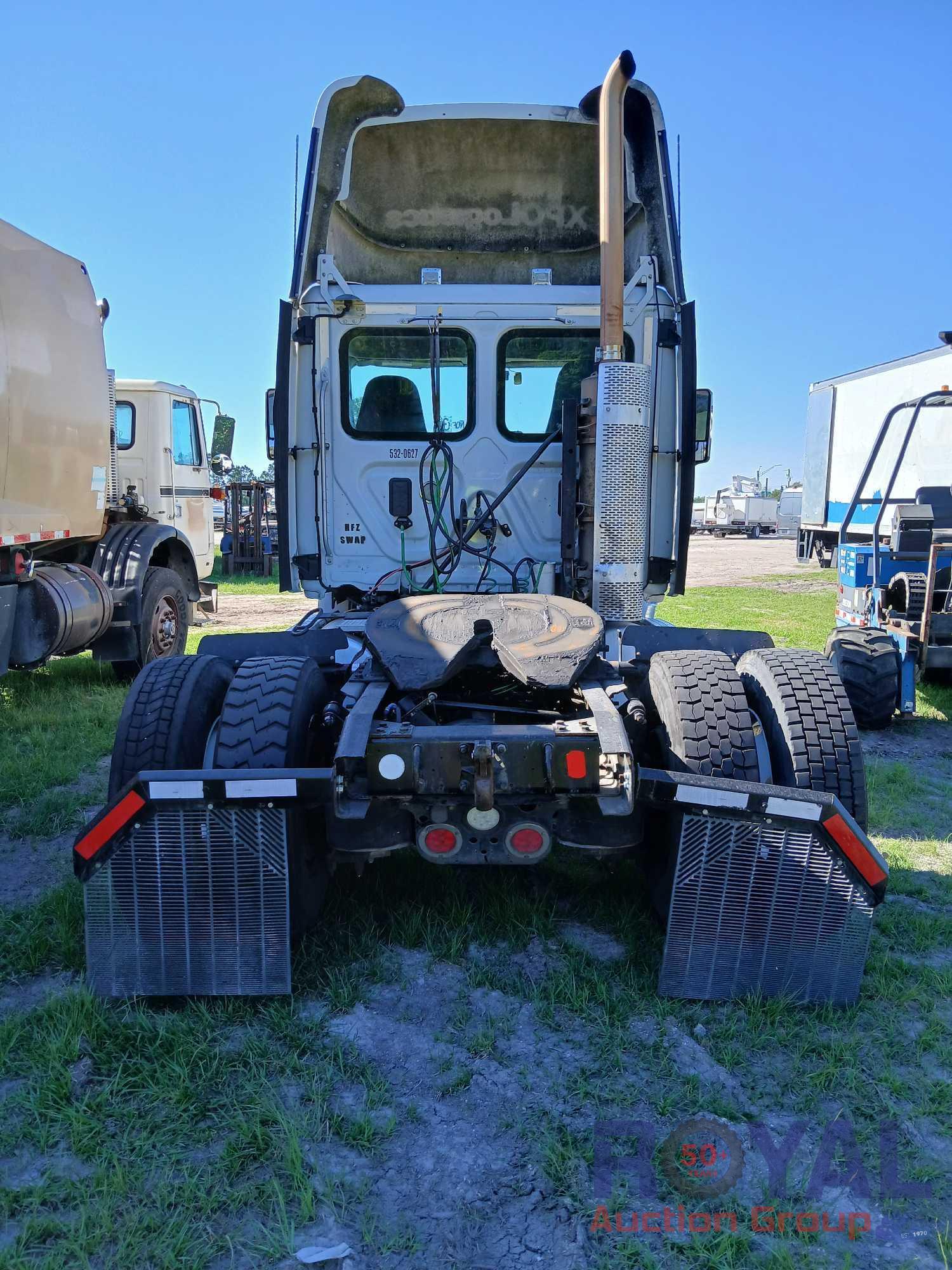 2011 Freightliner Cascadia 113 Day Cab Tractor