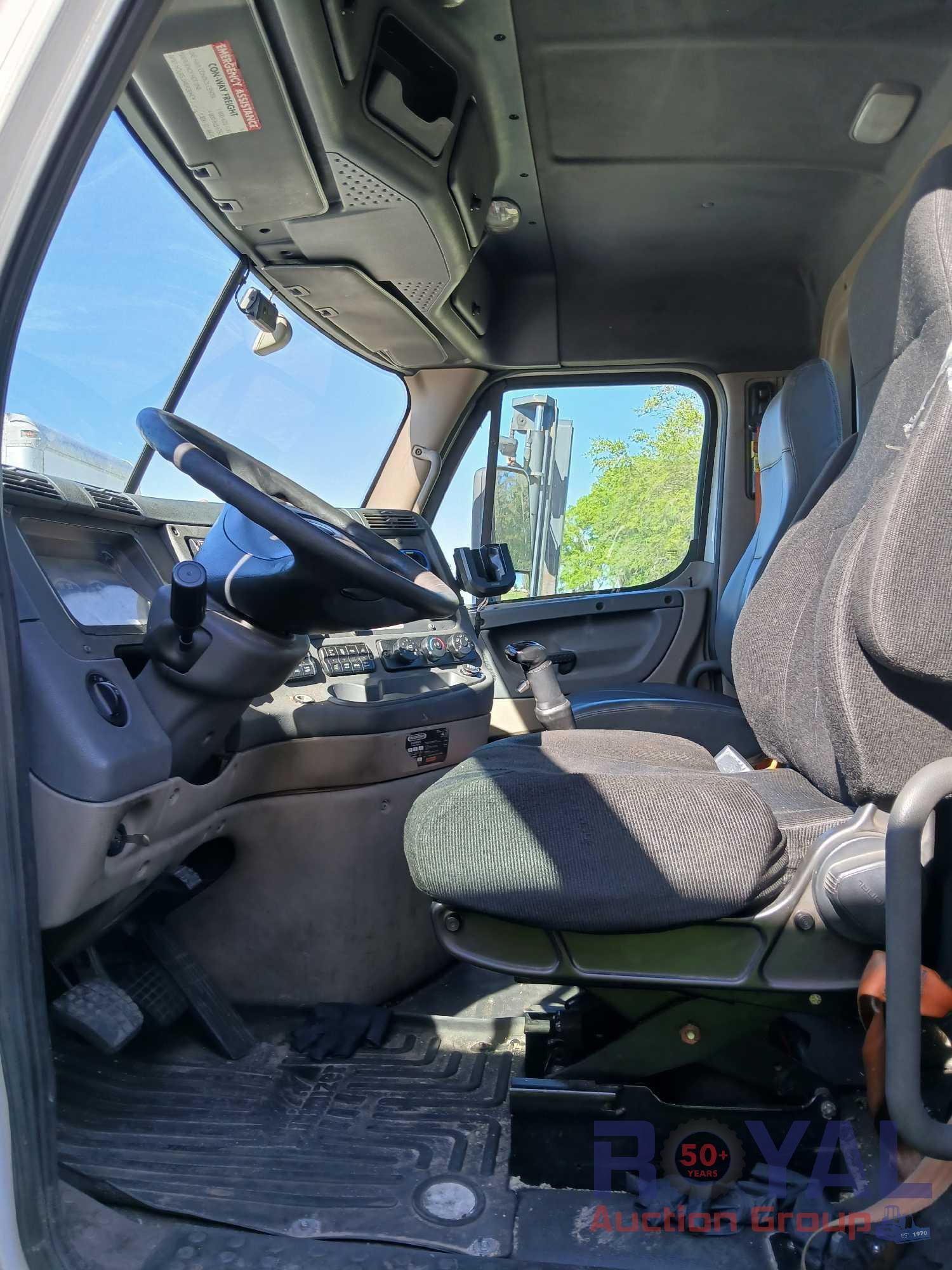 2011 Freightliner Cascadia 113 Day Cab Tractor