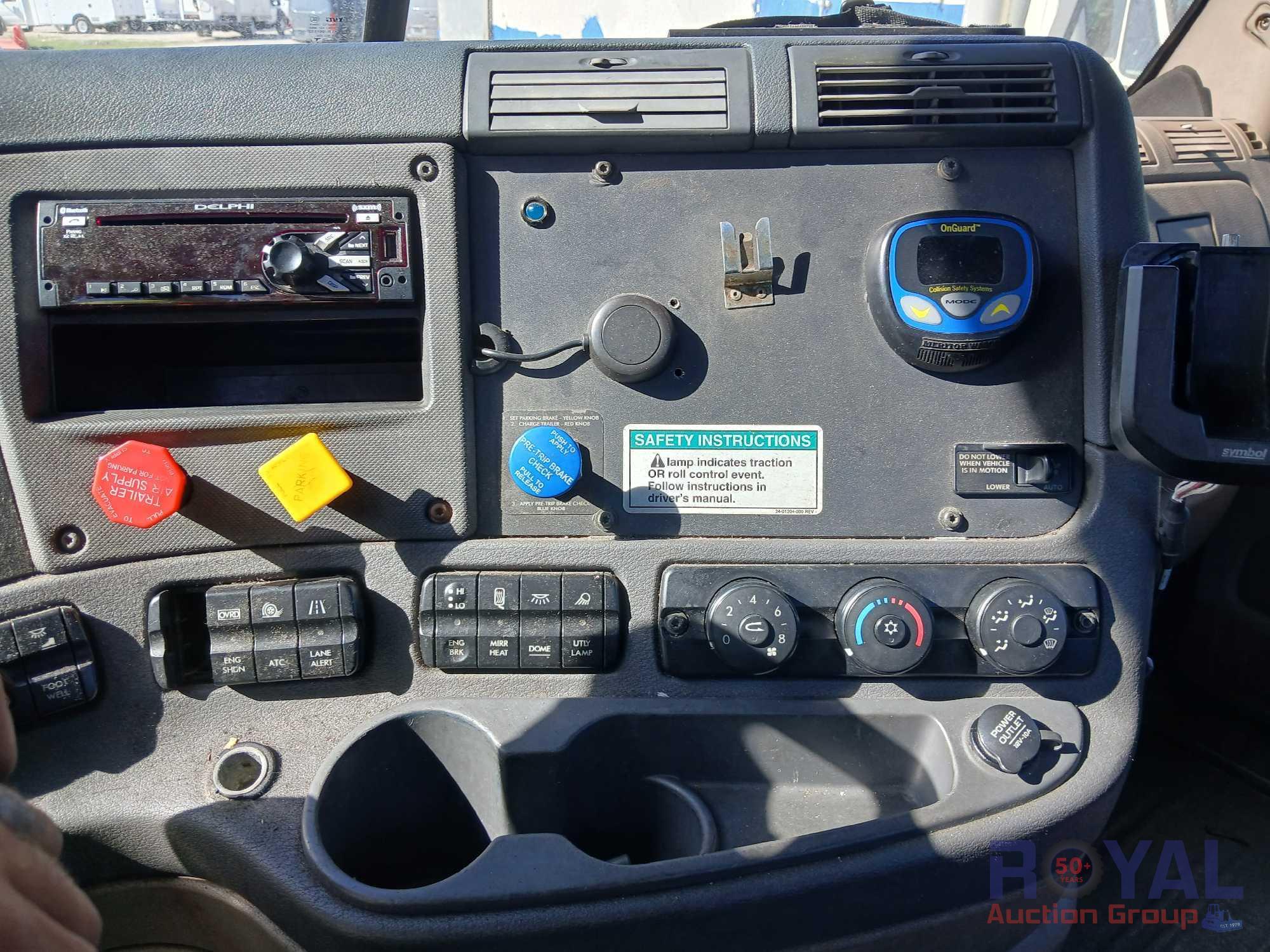 2011 Freightliner Cascadia 113 Day Cab Tractor