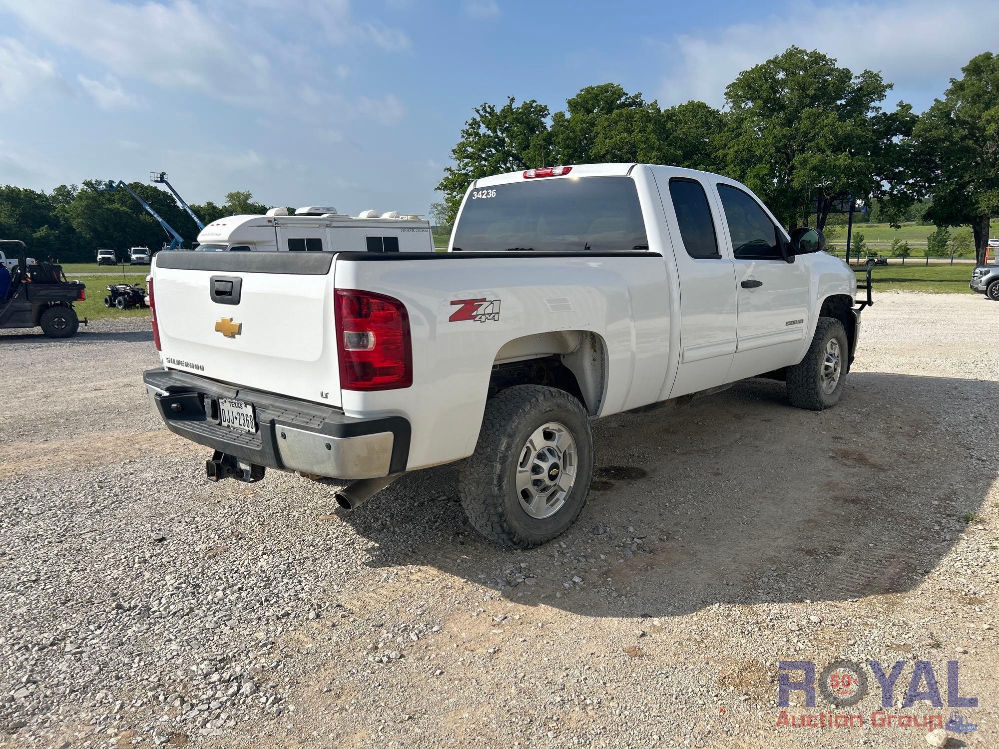 2013 Chevrolet Silverado 4x4 Extended Cab Pickup Truck