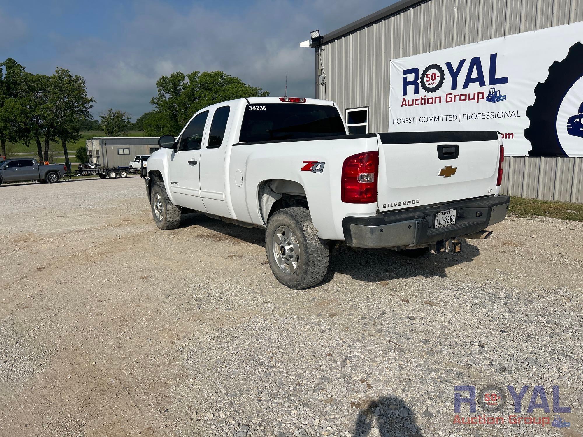 2013 Chevrolet Silverado 4x4 Extended Cab Pickup Truck