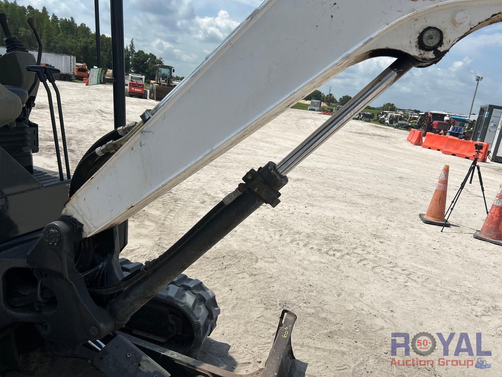 2016 Bobcat E32i Hydraulic Mini Excavator