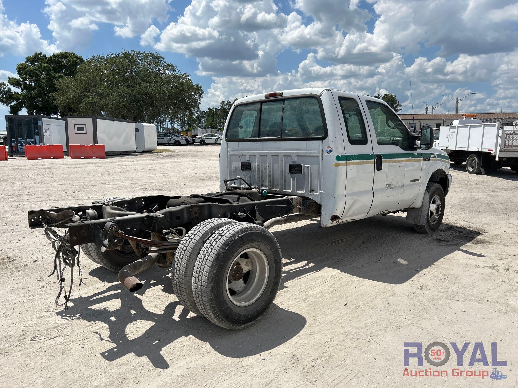 2002 Ford F-350 Ext Cab 4x4 Cab and Chassis Truck