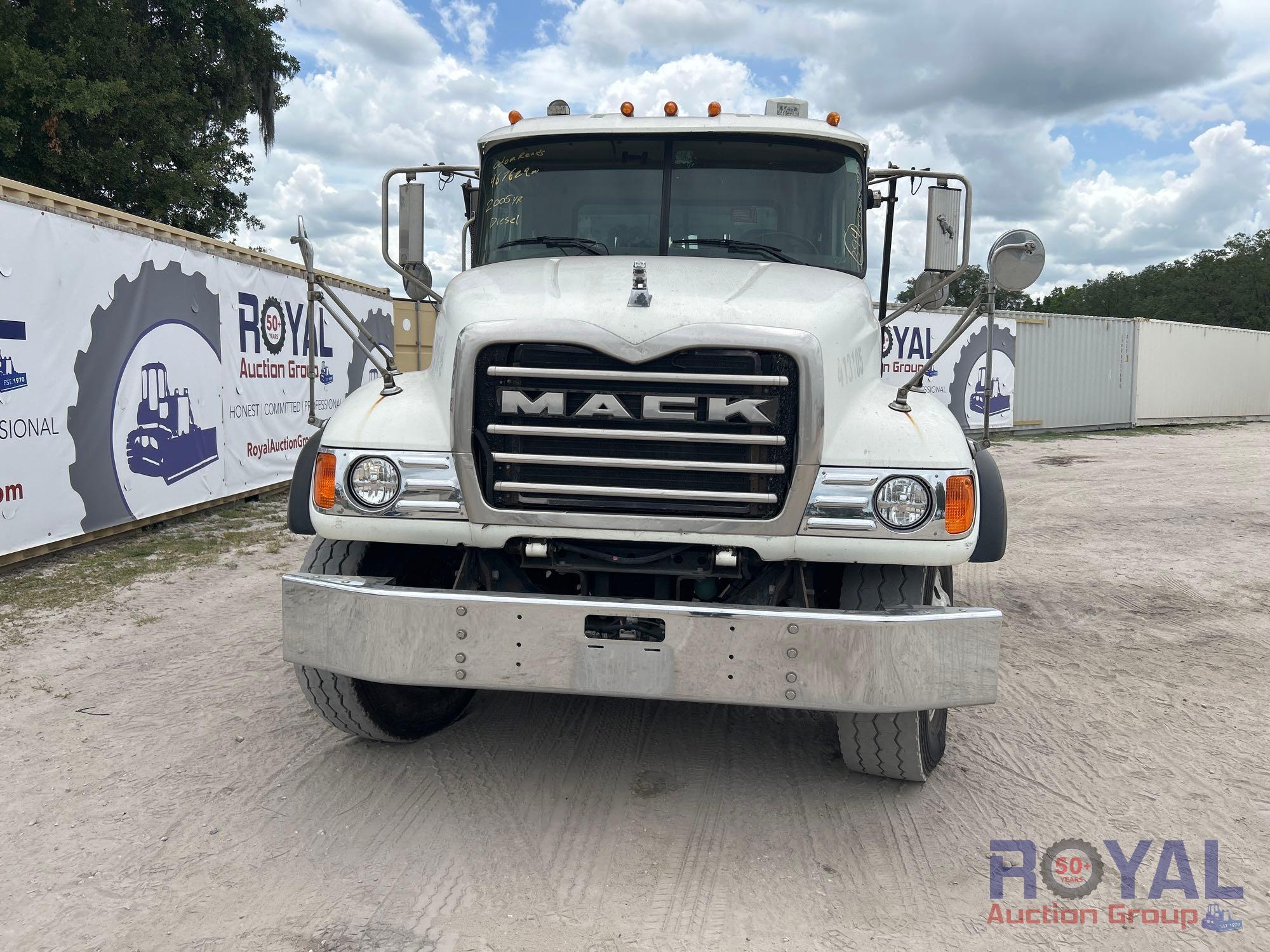 2005 Mack CV713 Galbreath U5-OR-174 Tandem Rolloff Truck