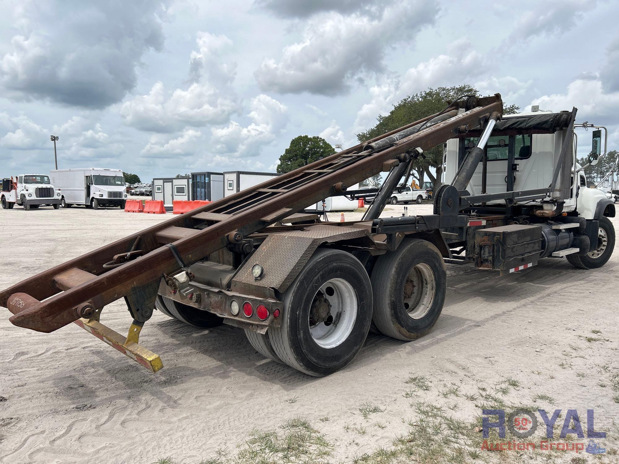 2005 Mack CV713 Galbreath U5-OR-174 Tandem Rolloff Truck