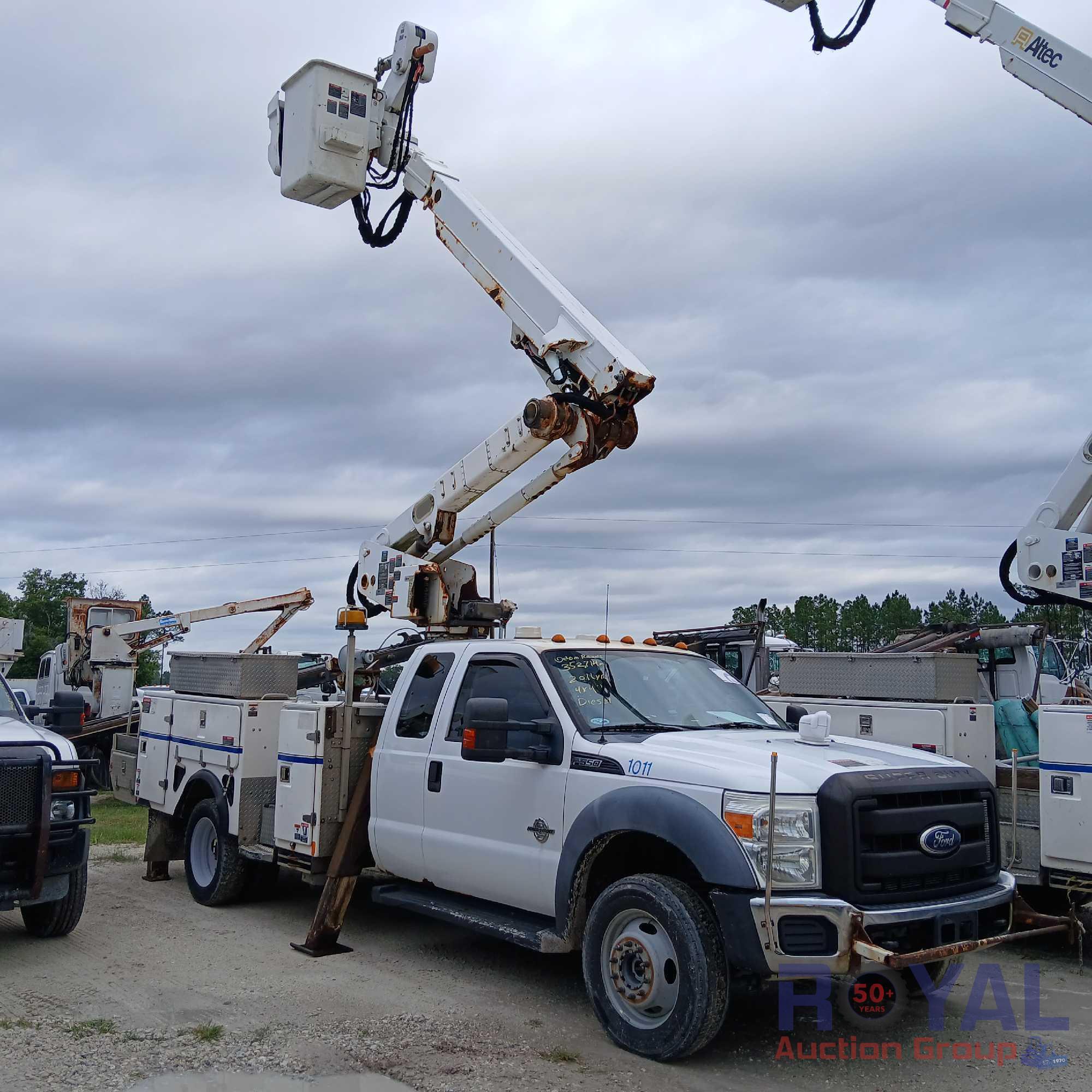 2011 Ford F550 4x4 Altec AT40M Material Handler Bucket Truck