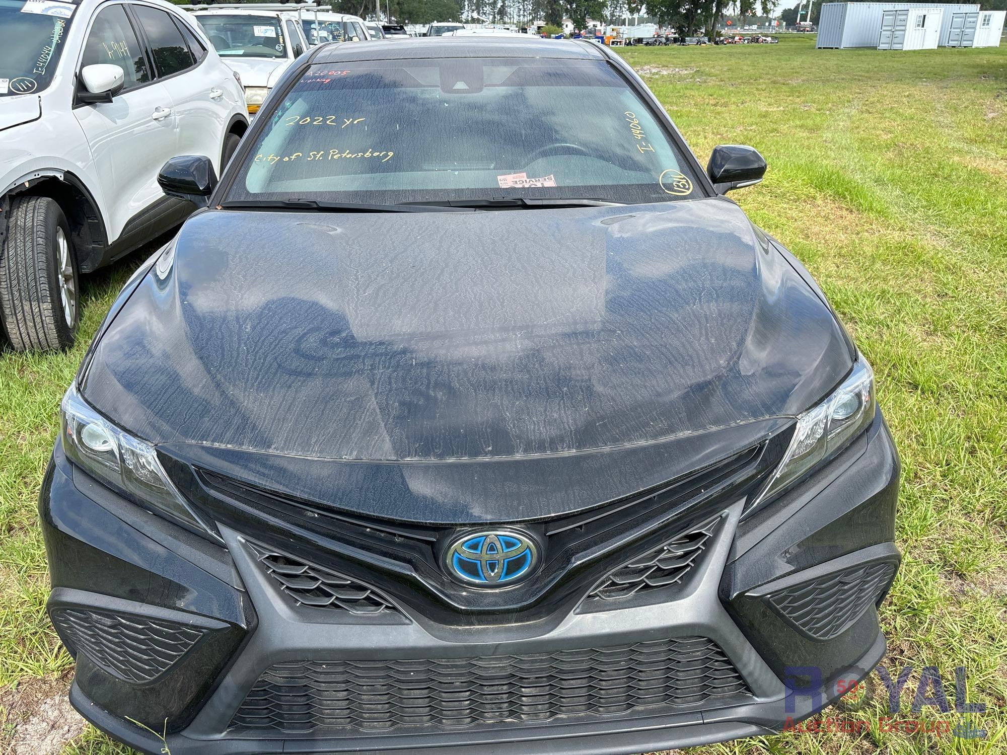 2022 Toyota Camry Hybrid Sedan