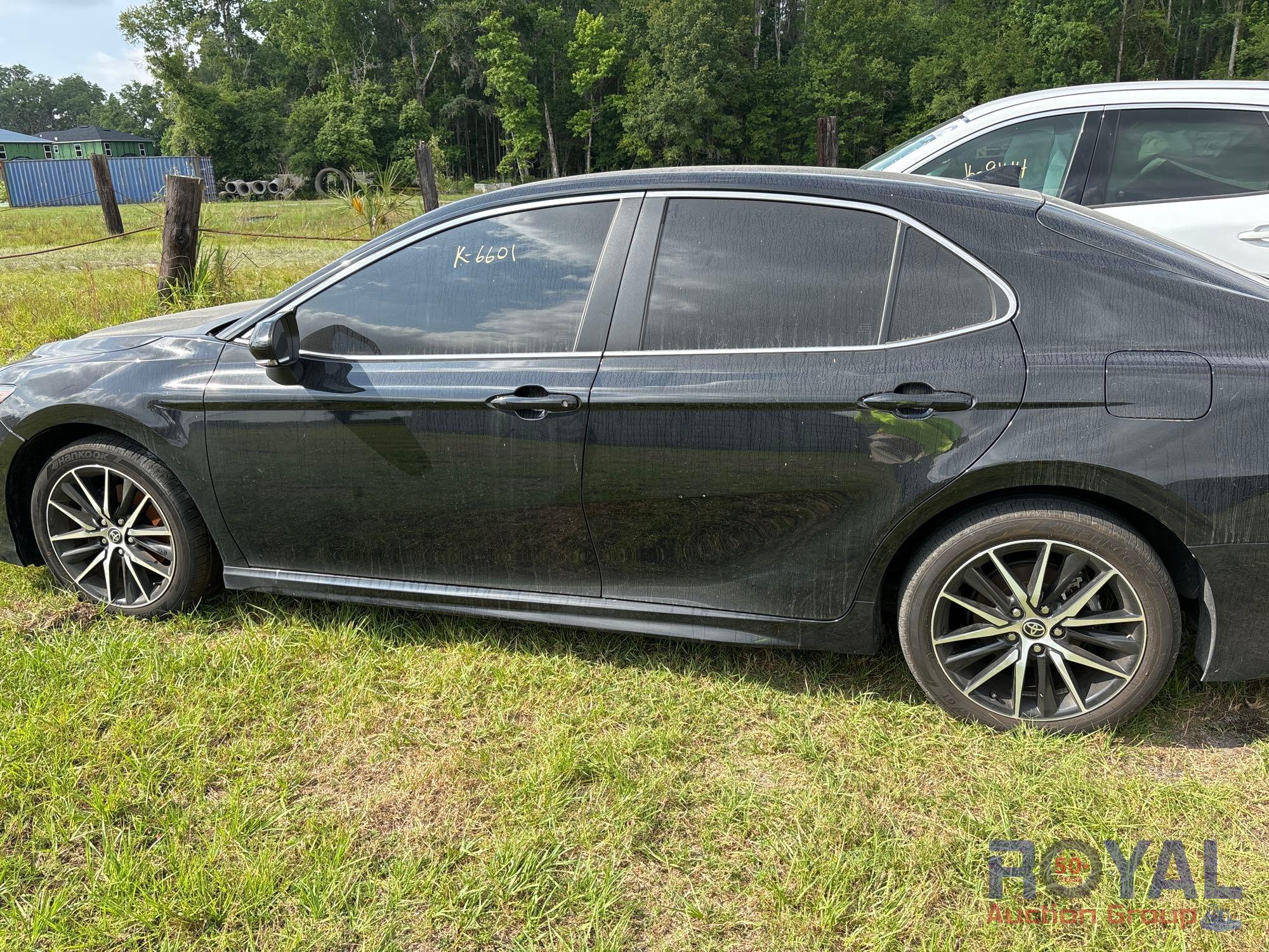 2022 Toyota Camry Hybrid Sedan