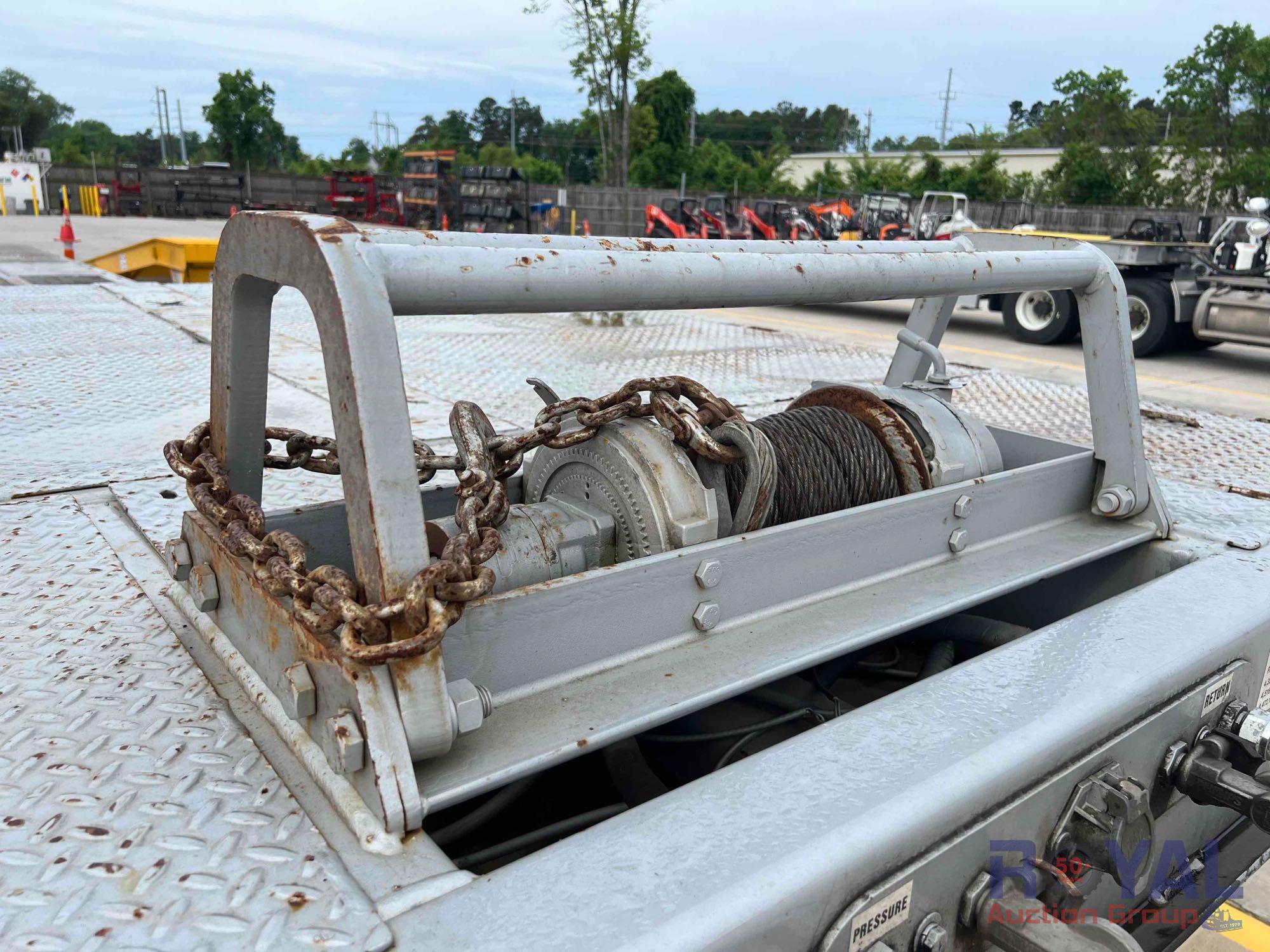2013 Trail King TK80HT T/A Hydraulic Dovetail Trailer