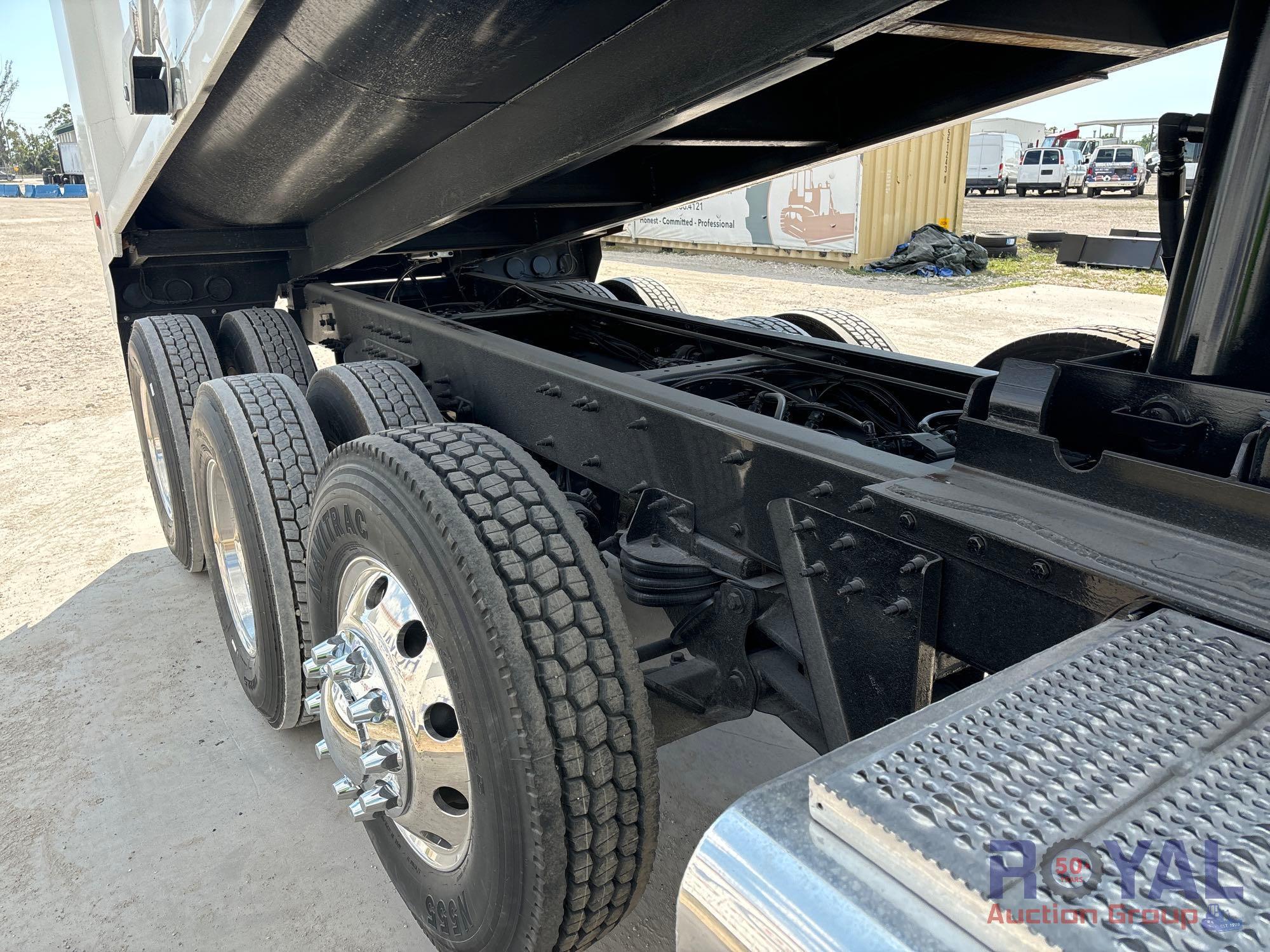 2022 Peterbilt 579 Tri-Axle 21Yd Dump Truck