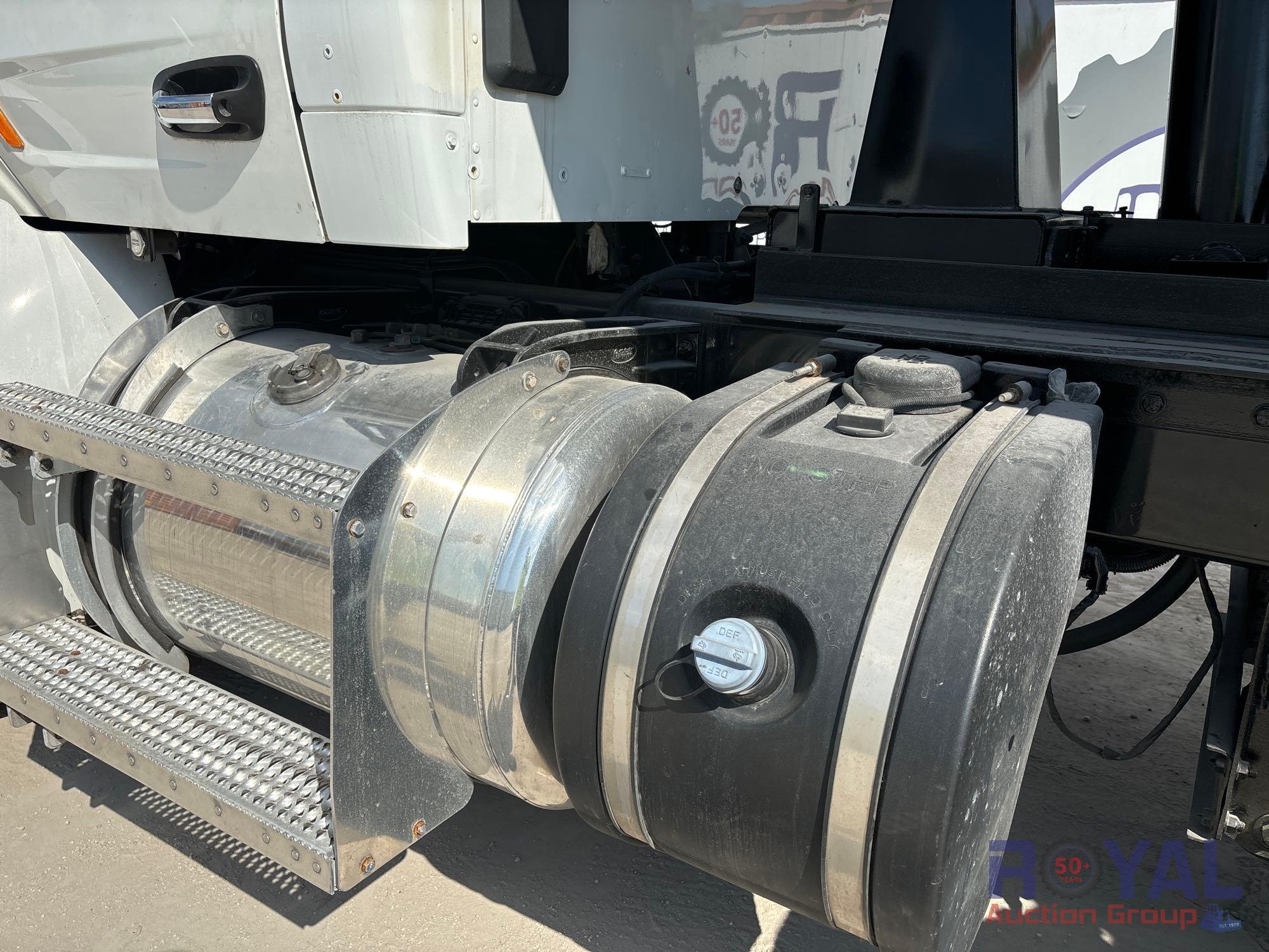 2022 Peterbilt 579 Tri-Axle 21Yd Dump Truck