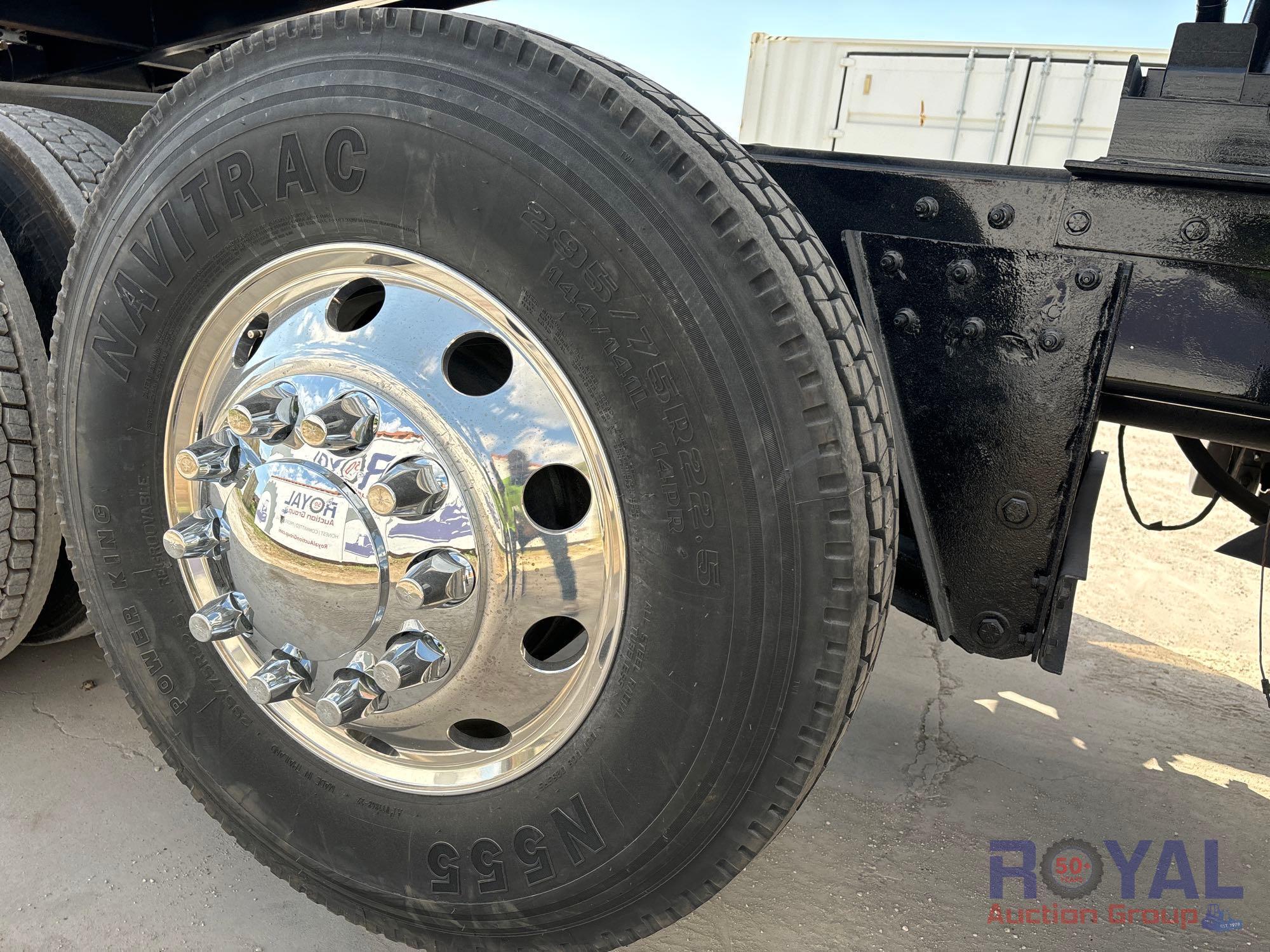 2022 Peterbilt 579 Tri-Axle 21Yd Dump Truck