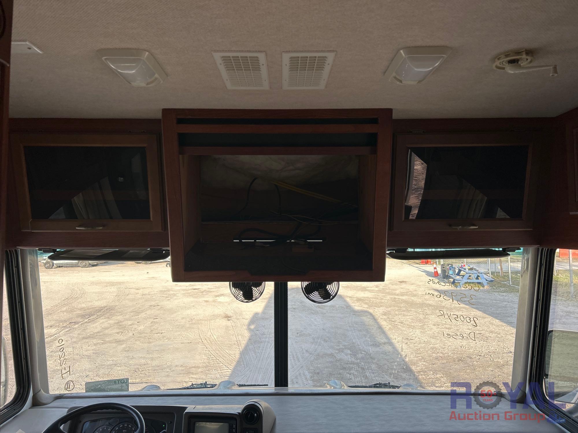 2005 Fleetwood Bounder 35E Motorhome