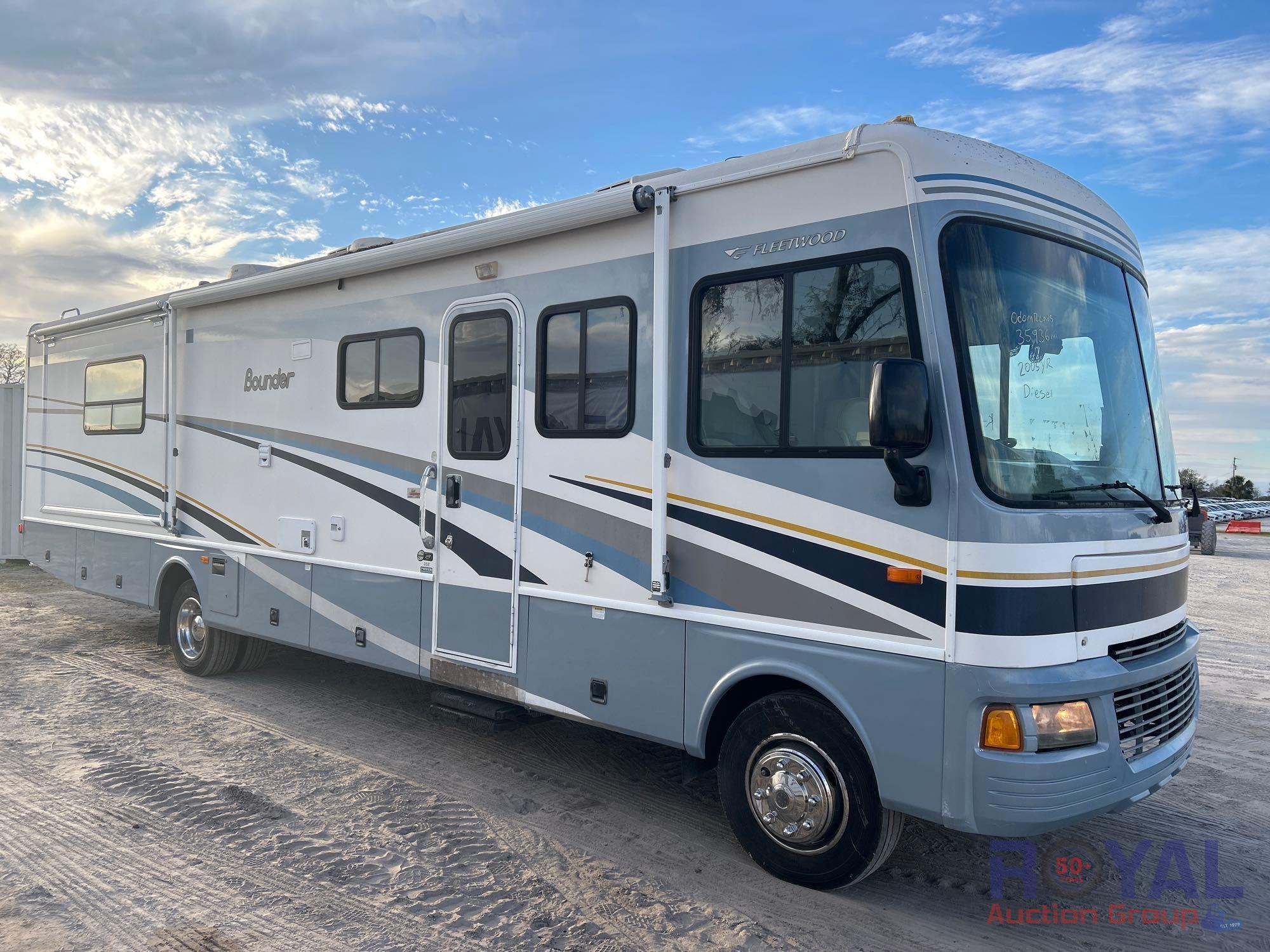 2005 Fleetwood Bounder 35E Motorhome