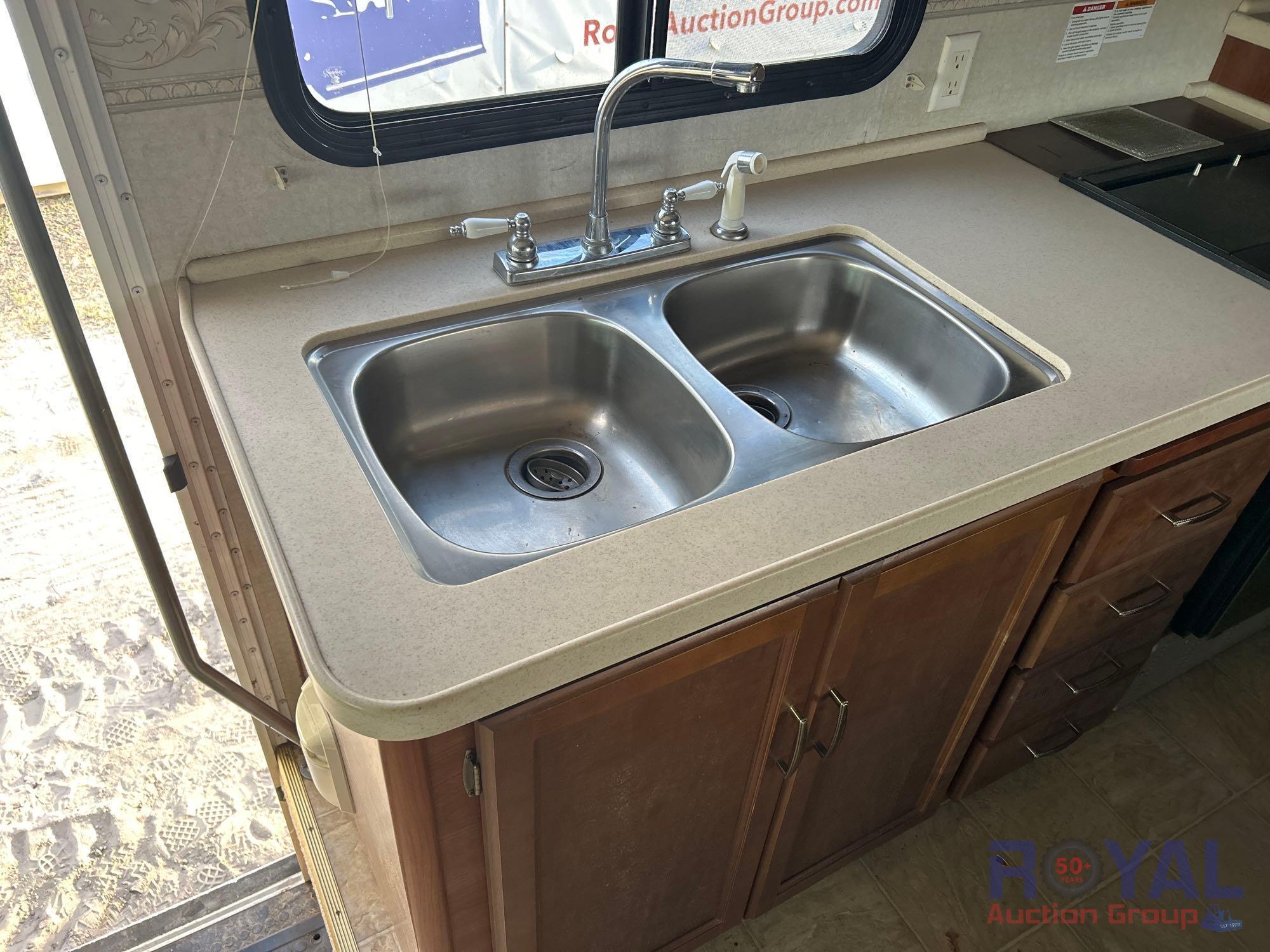 2005 Fleetwood Bounder 35E Motorhome