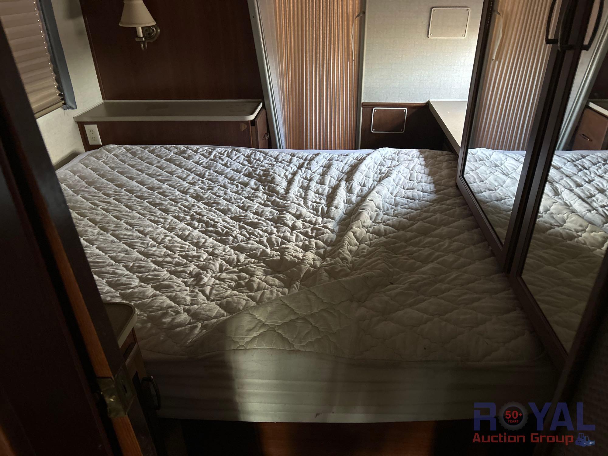 2005 Fleetwood Bounder 35E Motorhome