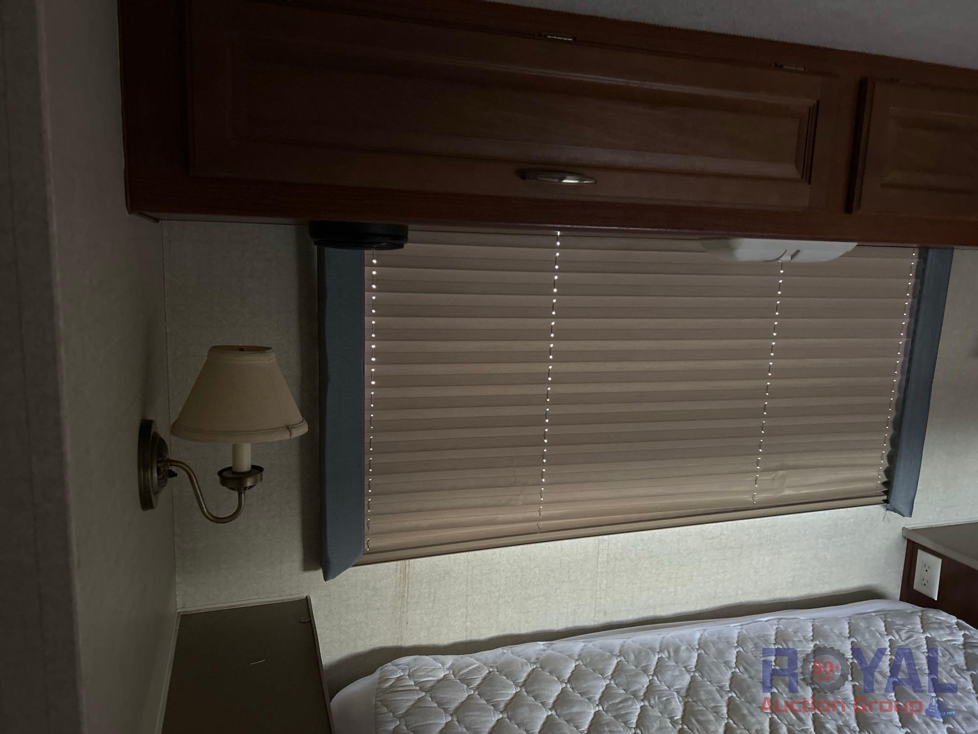 2005 Fleetwood Bounder 35E Motorhome