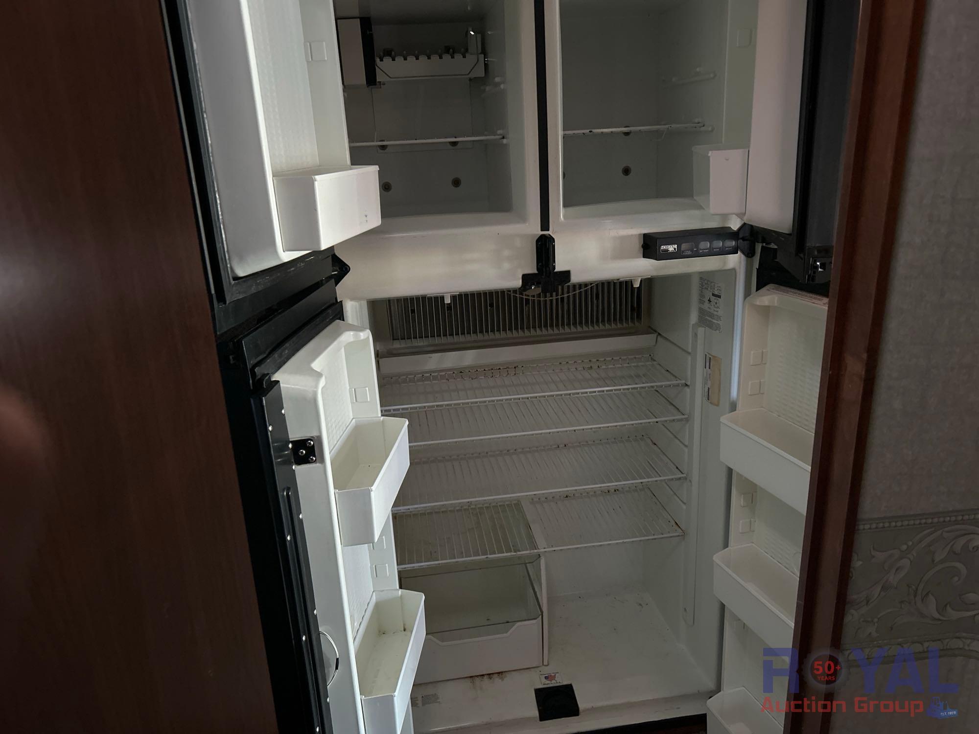 2005 Fleetwood Bounder 35E Motorhome
