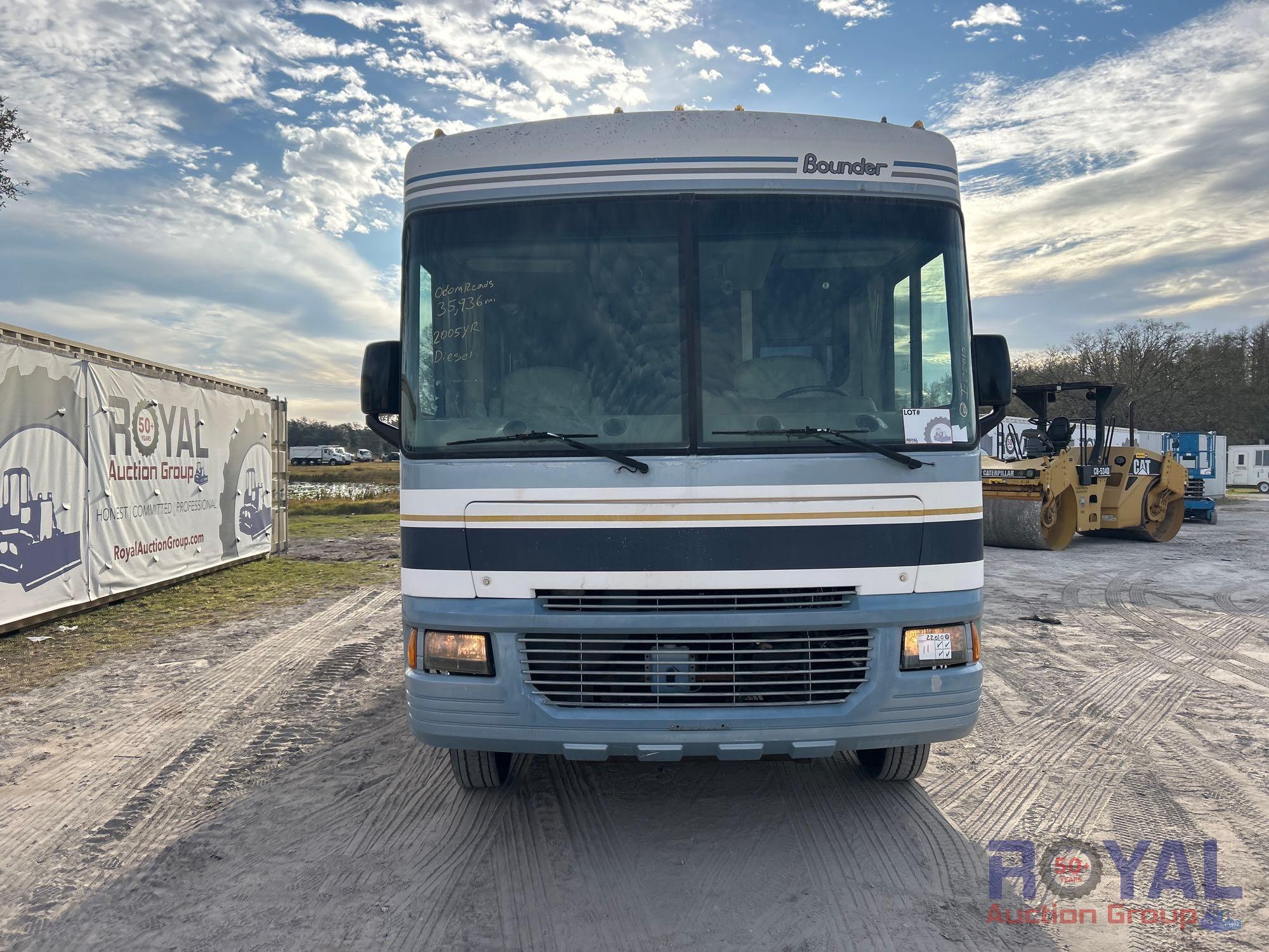2005 Fleetwood Bounder 35E Motorhome