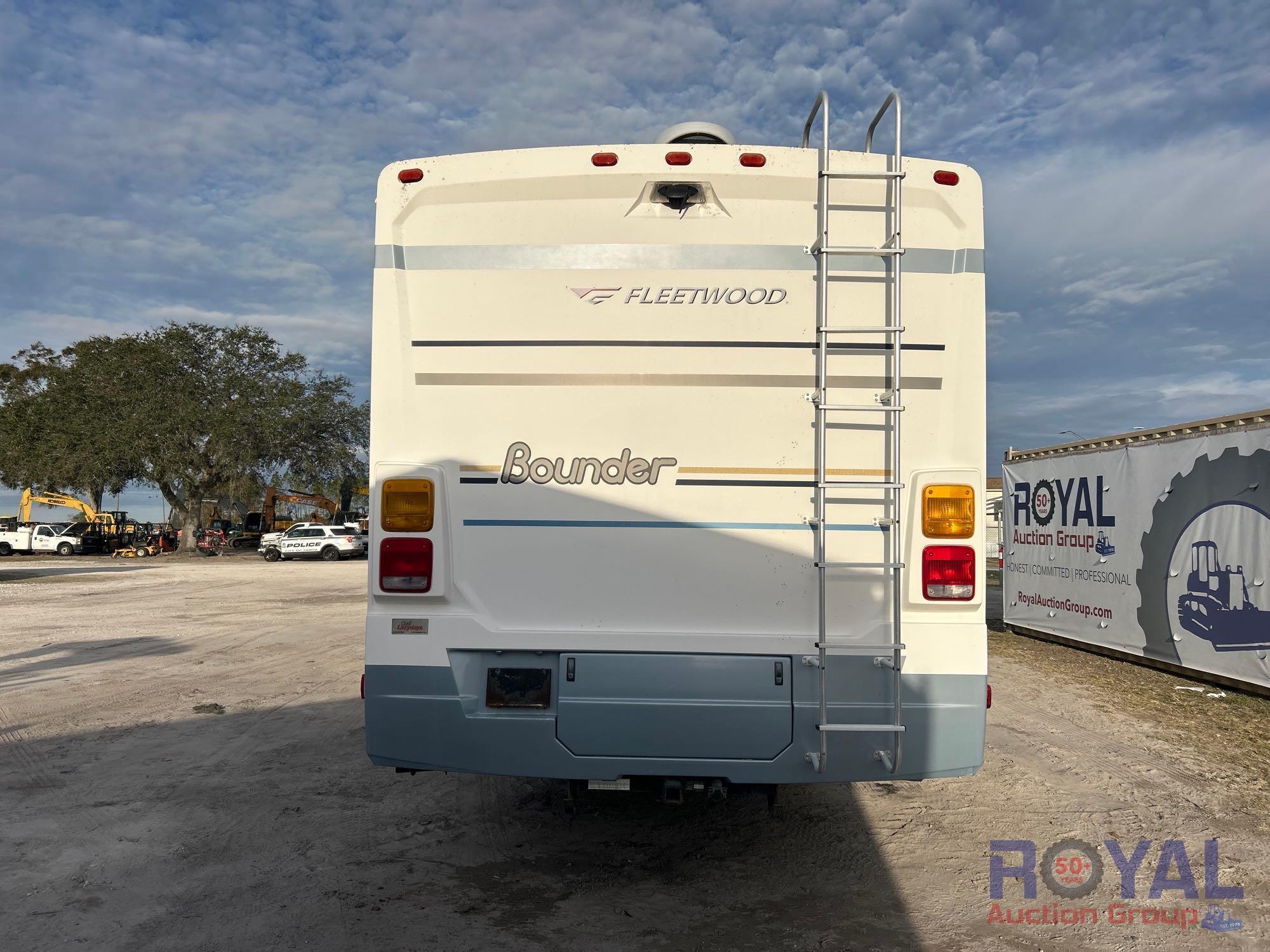 2005 Fleetwood Bounder 35E Motorhome