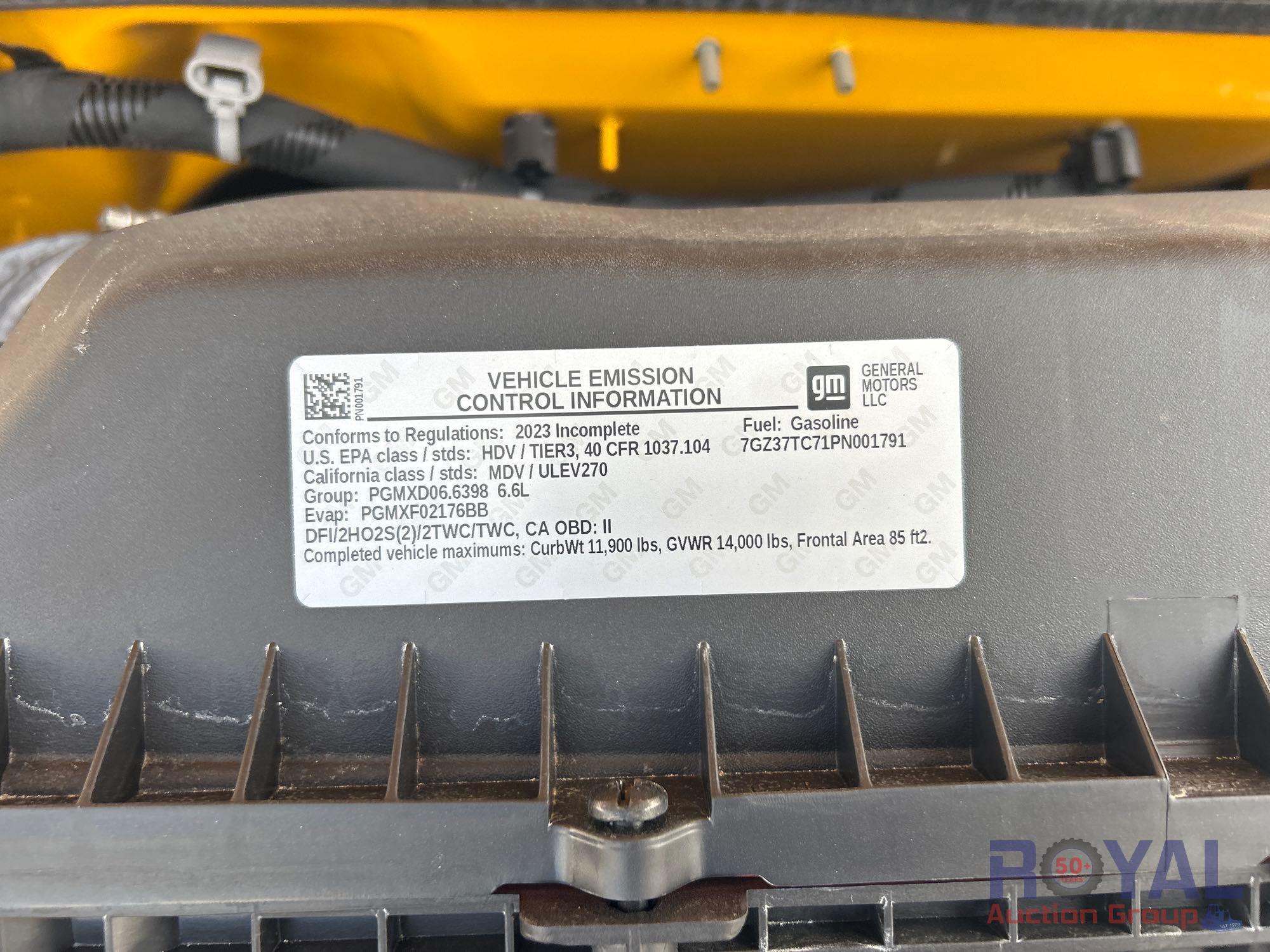2023 GMC Savana 16ft Box Truck