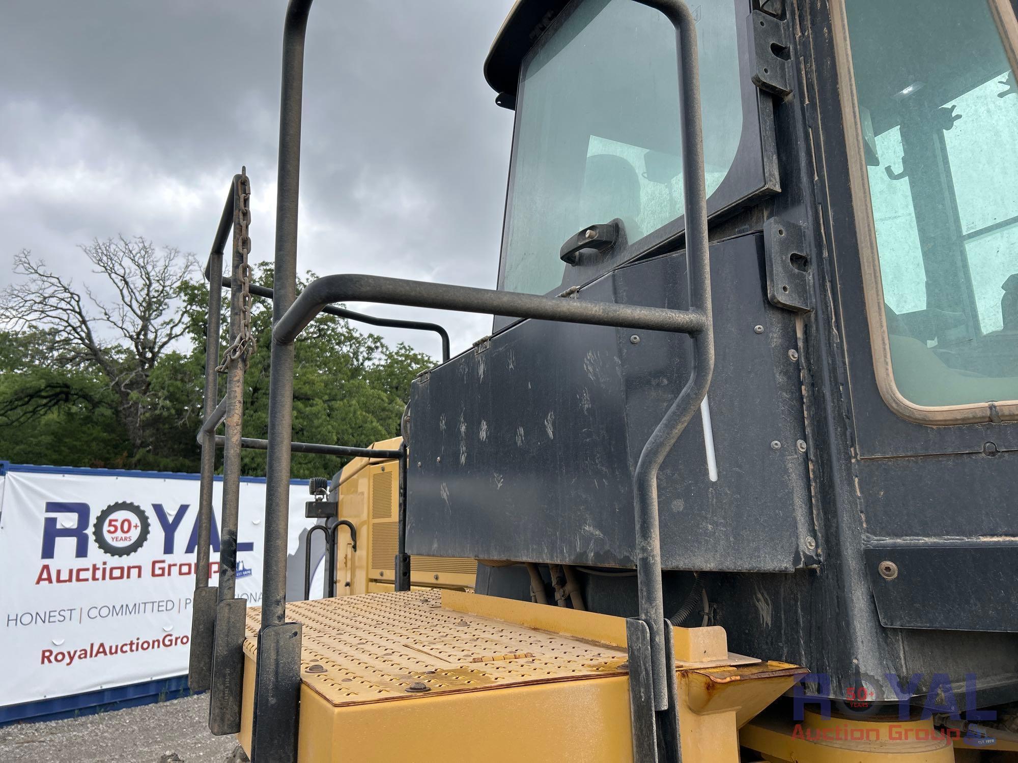 2019 Caterpillar 815K Articulated Compactor