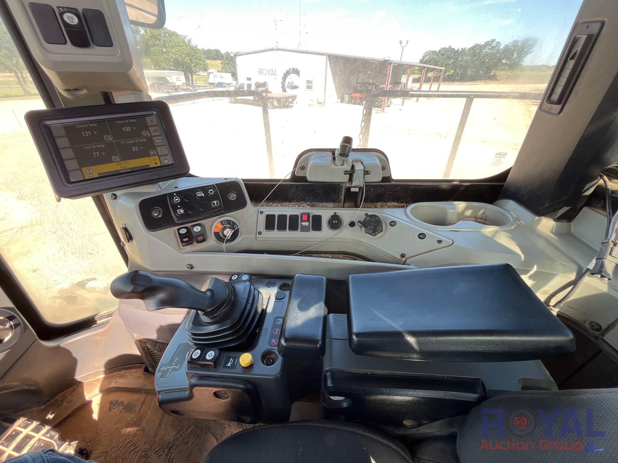2019 Caterpillar 815K Articulated Compactor