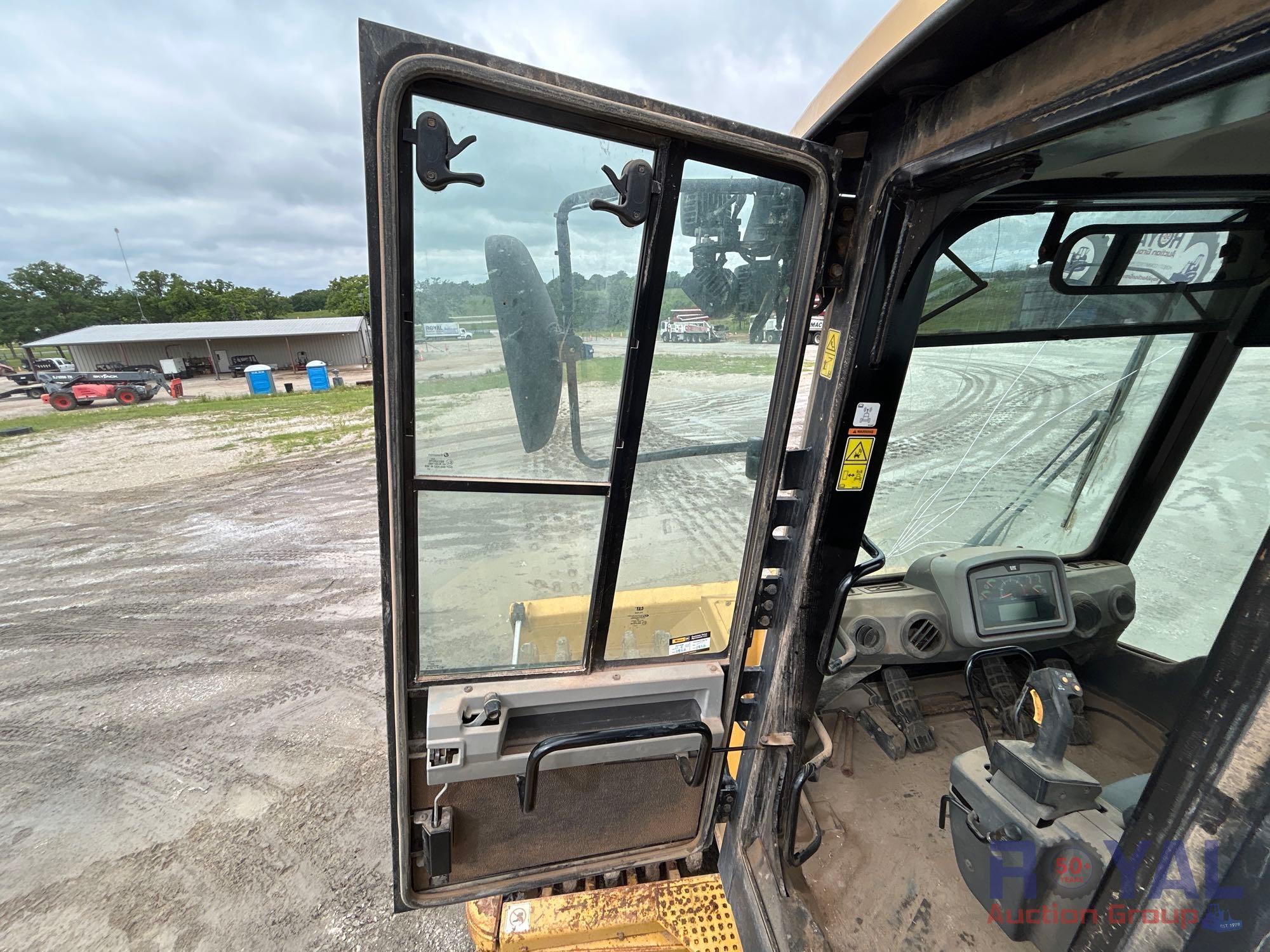 2019 Caterpillar 815K Articulated Compactor