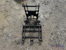 2025 Mini Excavator Fixed Position 3-Tooth Thumb Attachment