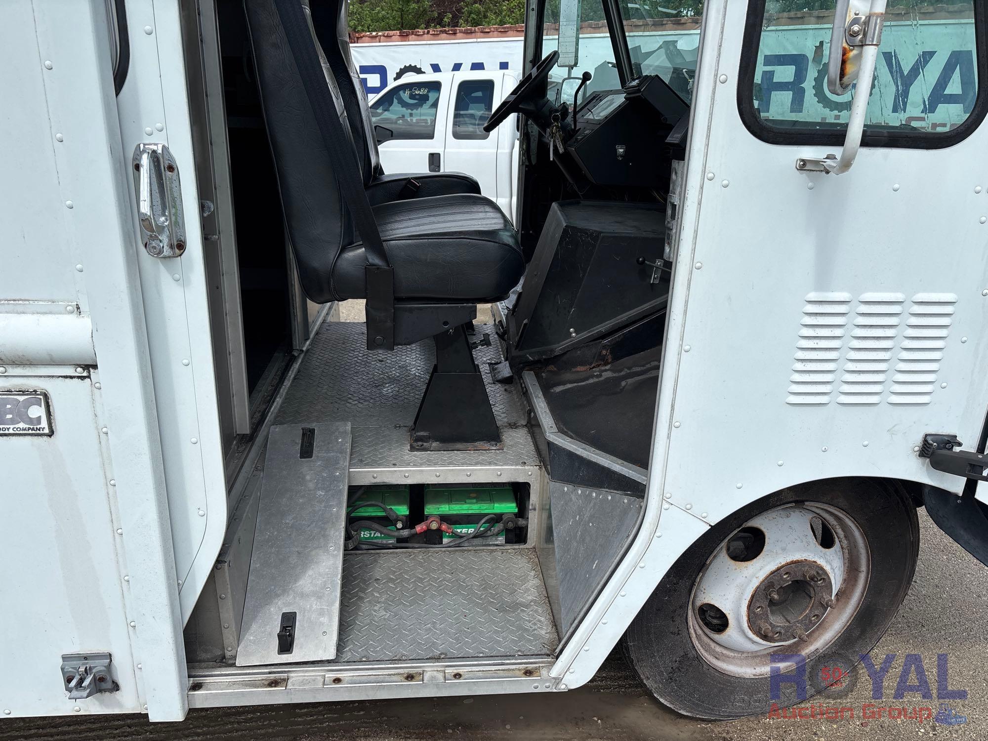 2001 Workhorse P42 SWAT Transport Truck
